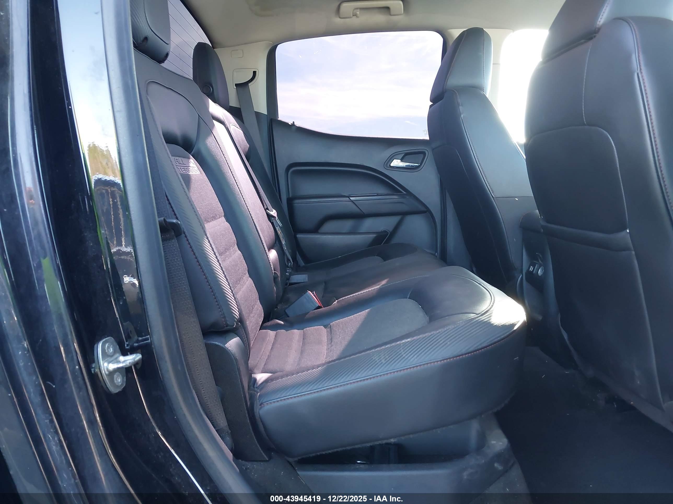 GMC CANYON image 8