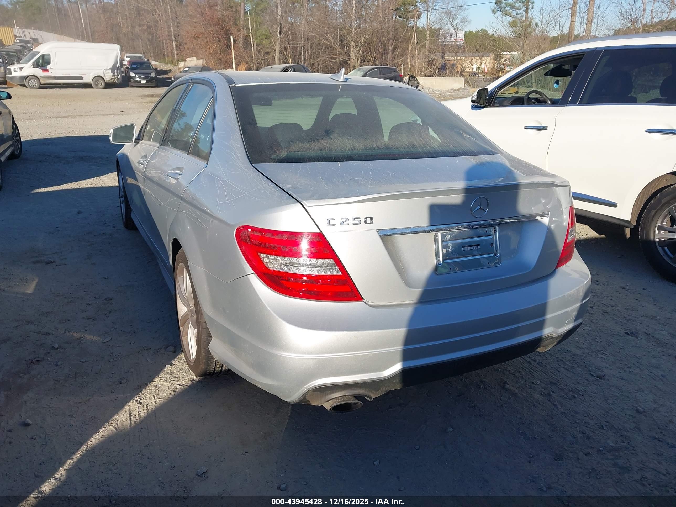 MERCEDES-BENZ C-CLASS image 3