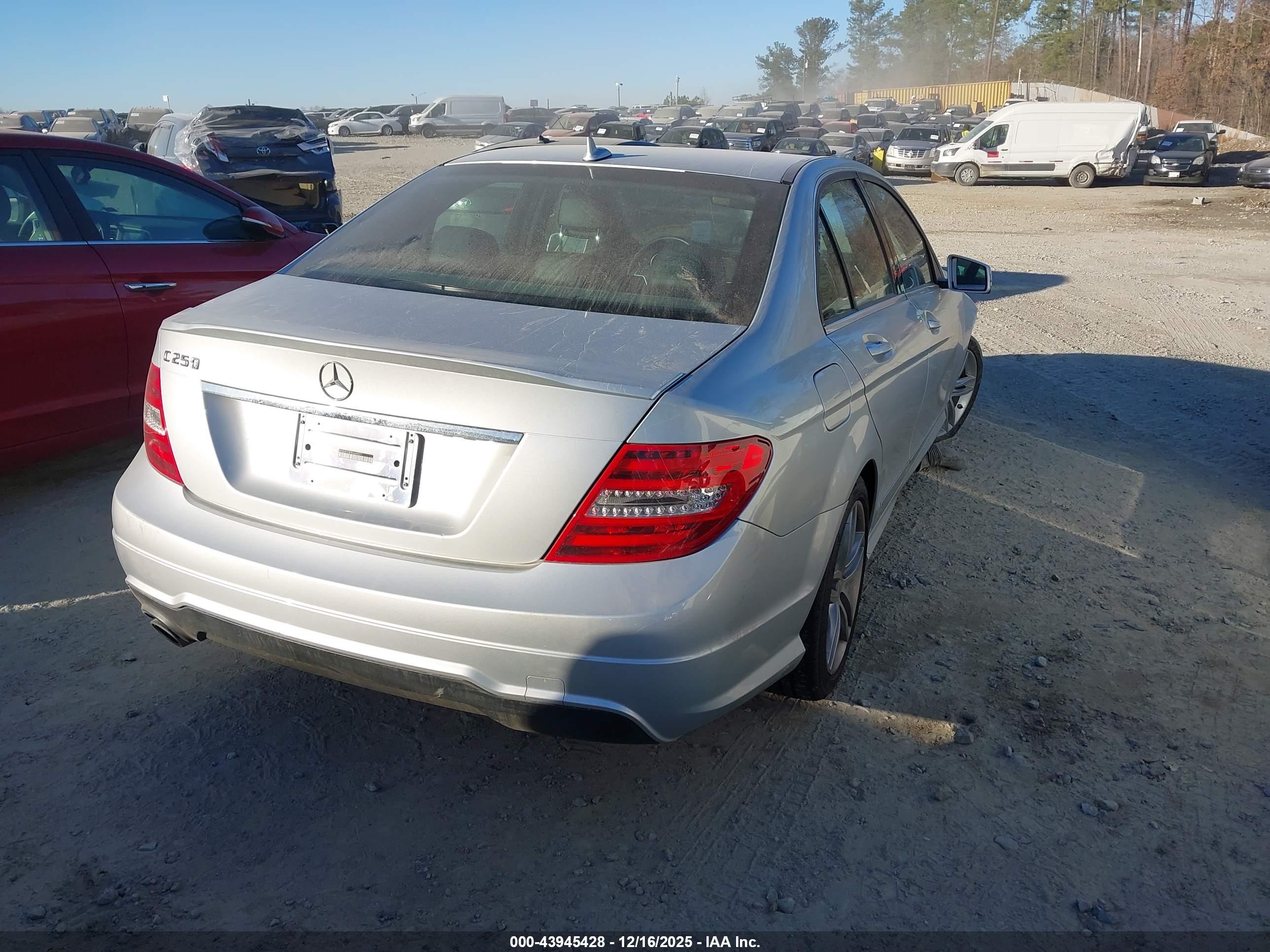 MERCEDES-BENZ C-CLASS image 4