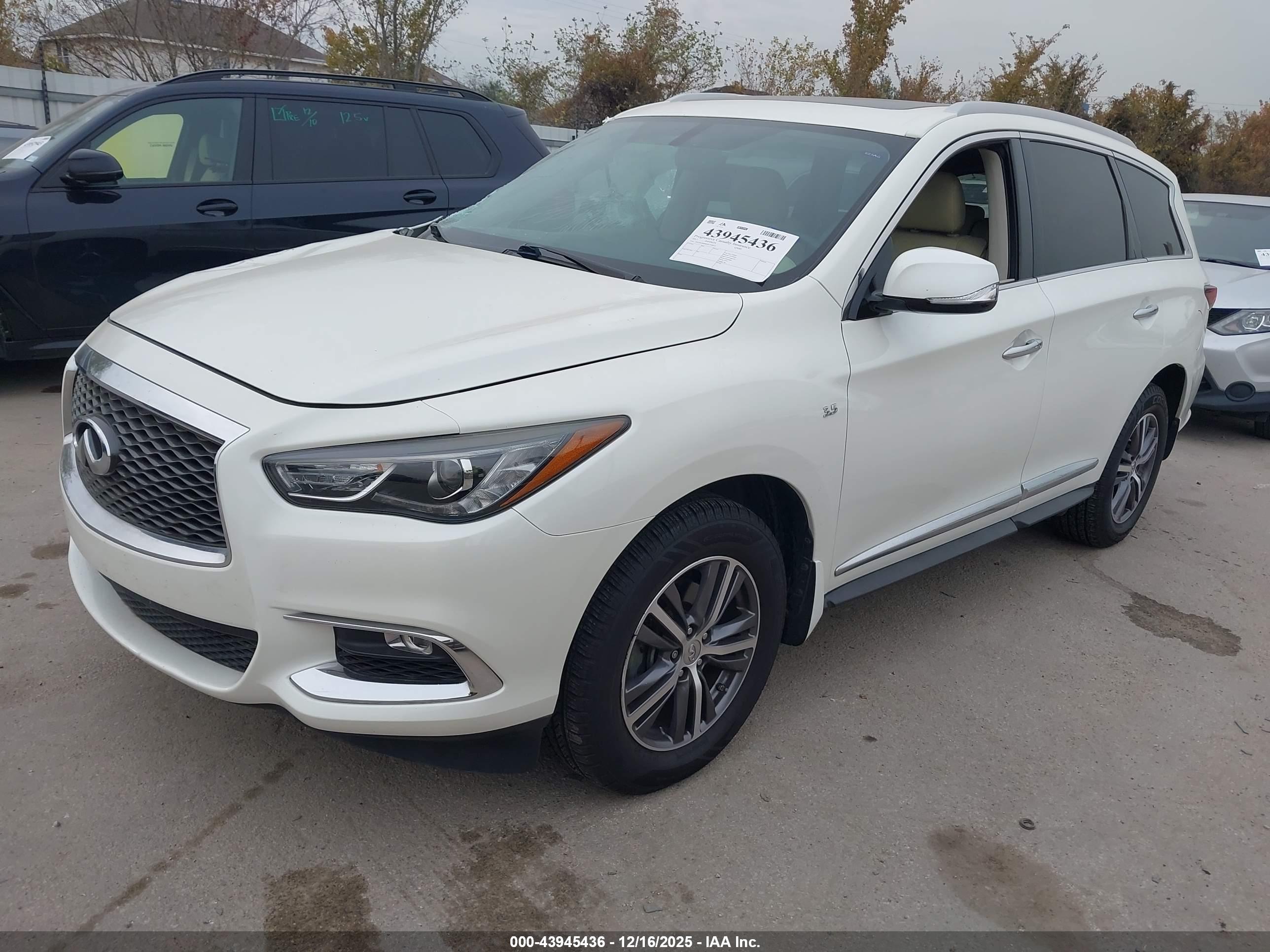 INFINITI QX60 image 2