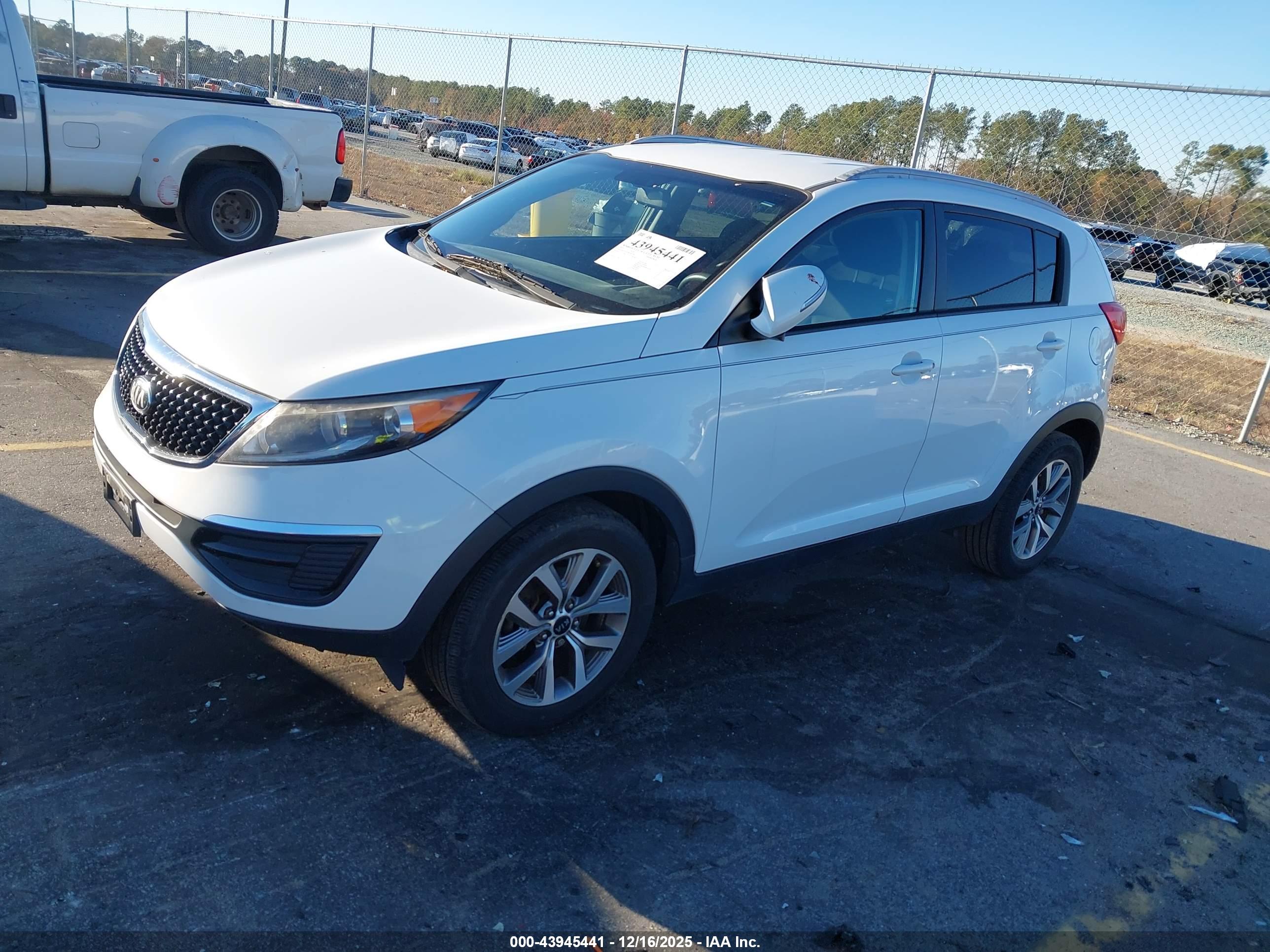 KIA SPORTAGE image 2