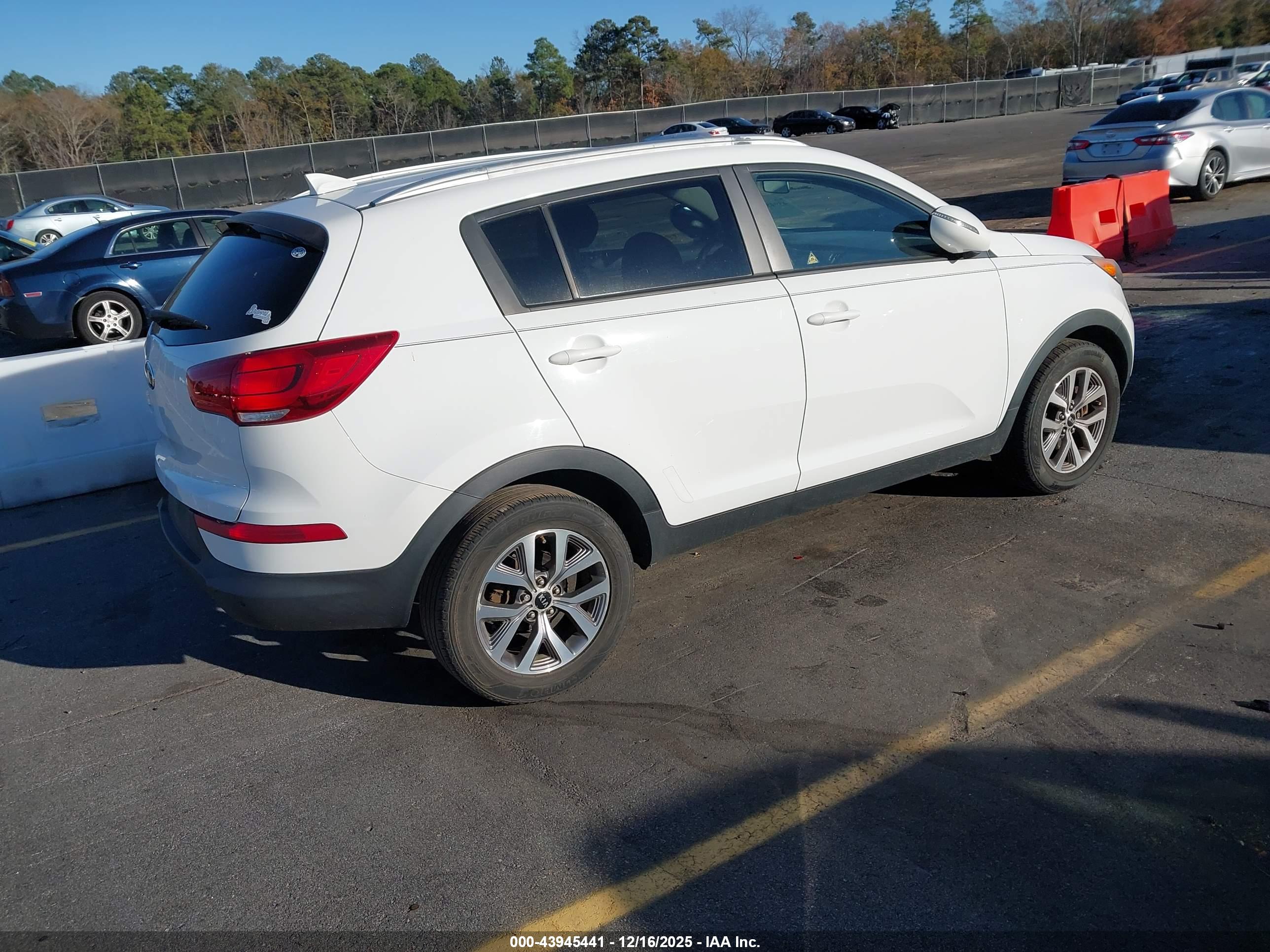 KIA SPORTAGE image 4