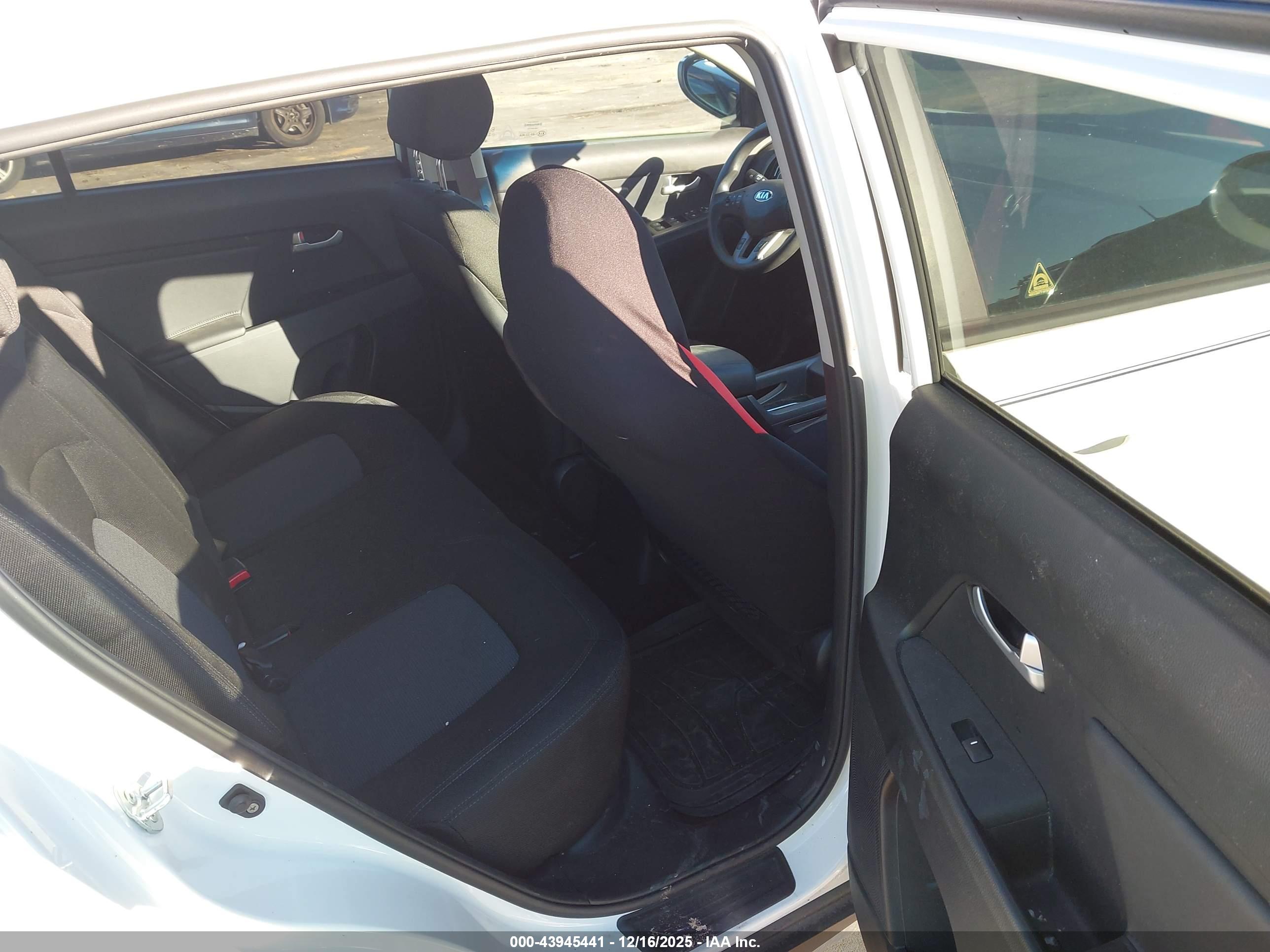 KIA SPORTAGE image 8