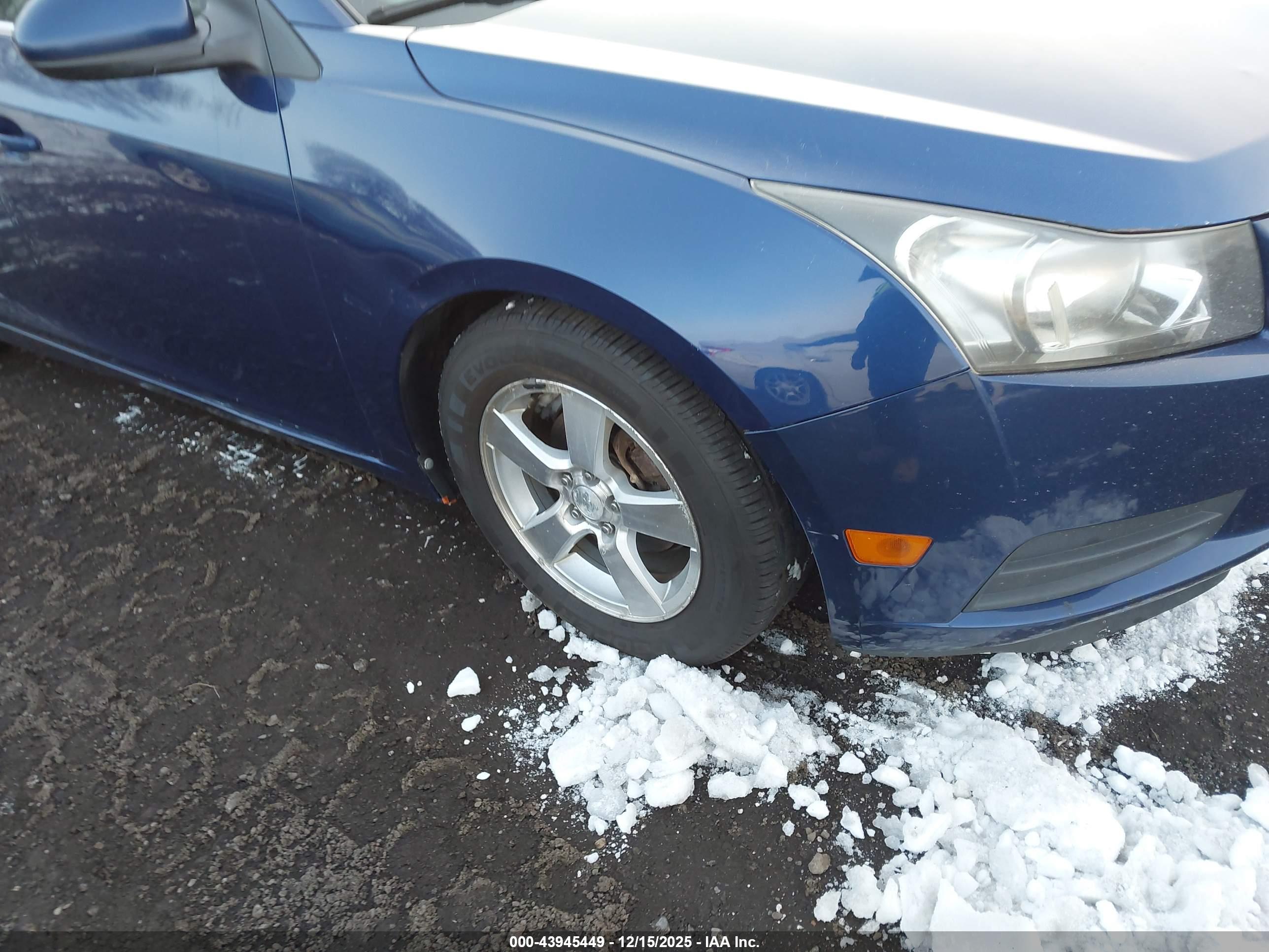 CHEVROLET CRUZE image 6
