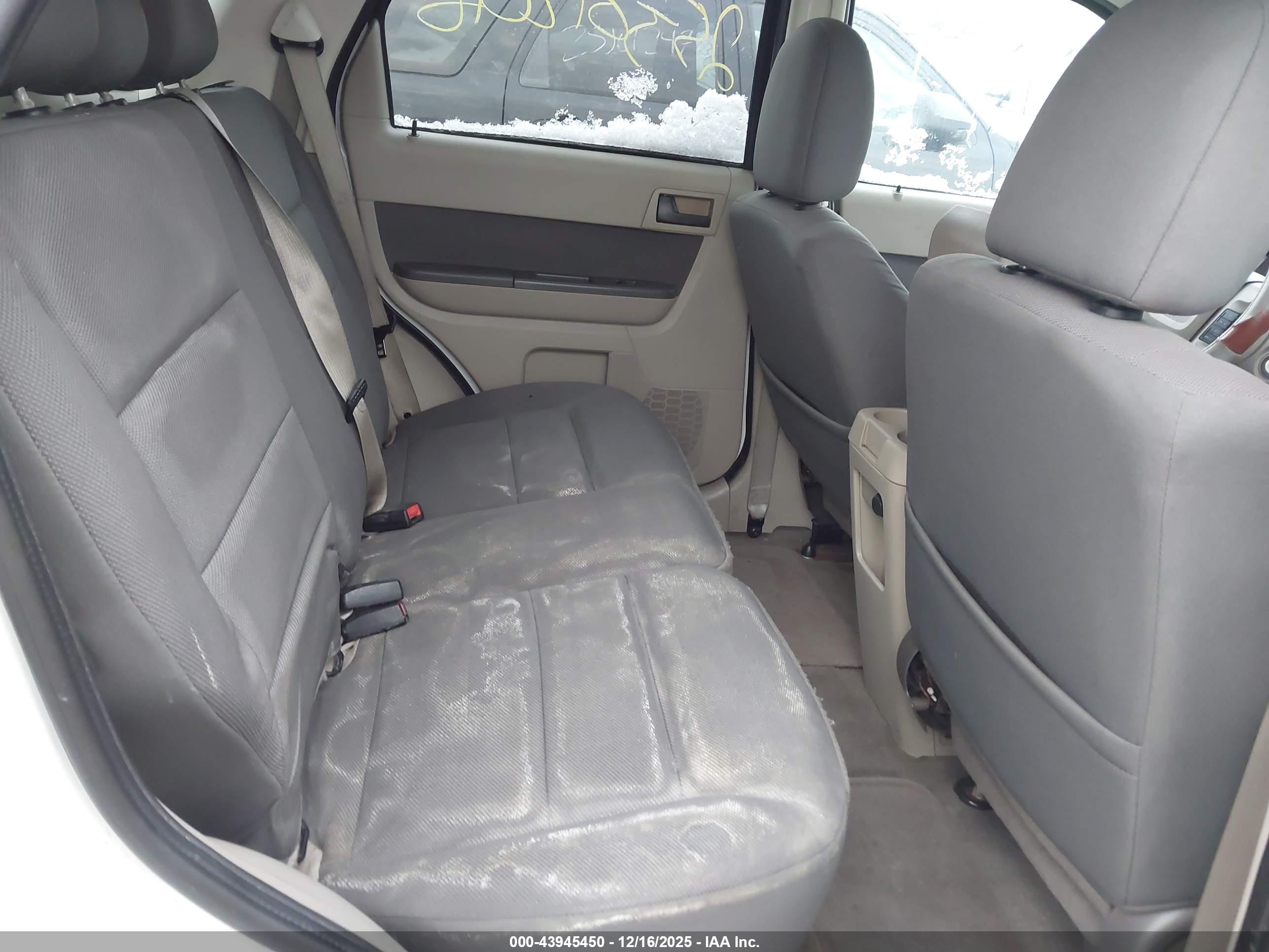 FORD ESCAPE image 8