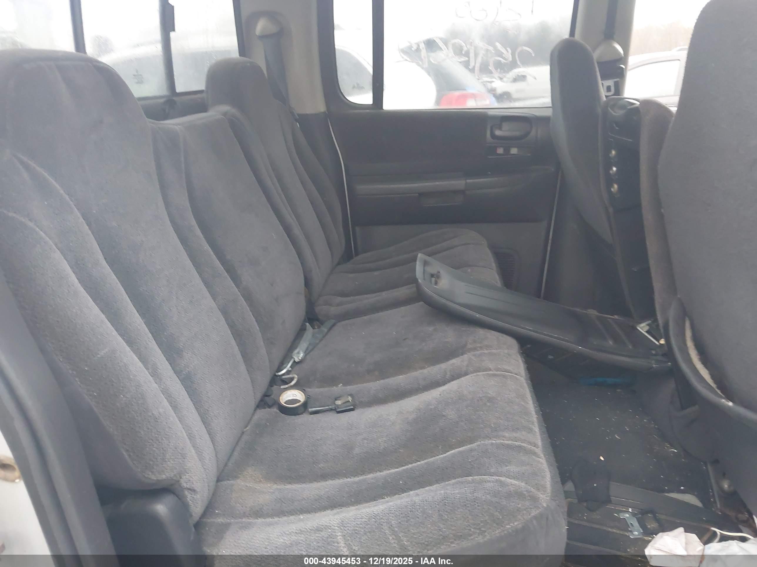 DODGE DAKOTA image 8
