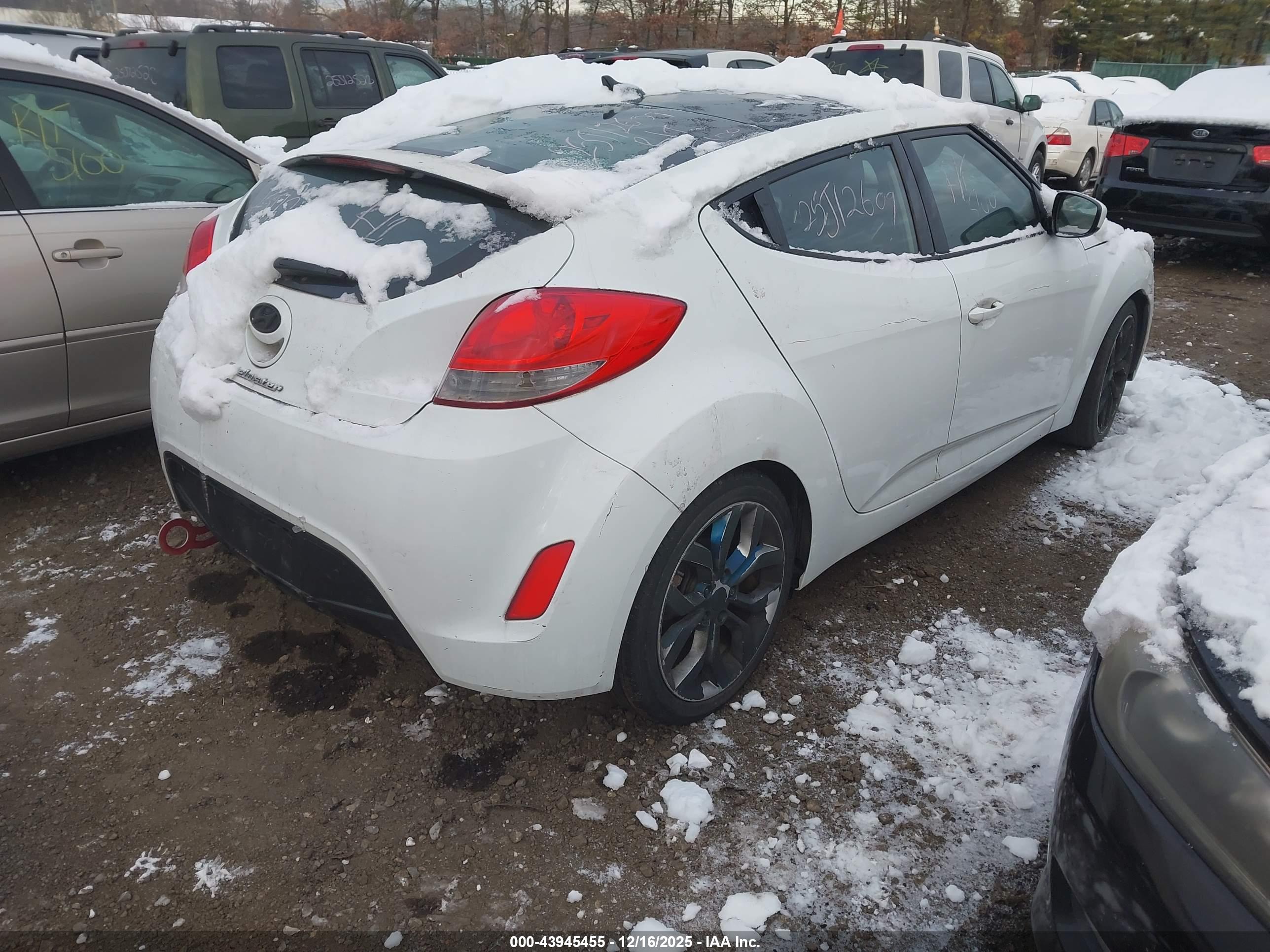 HYUNDAI VELOSTER image 4