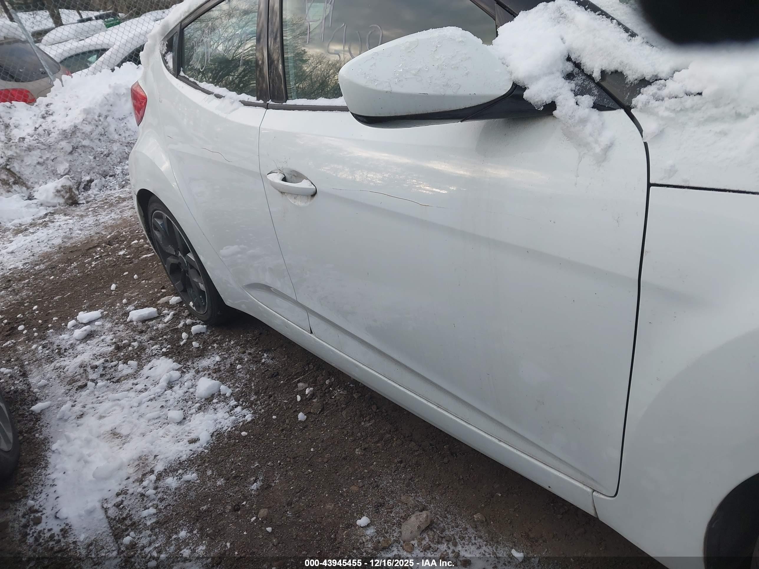 HYUNDAI VELOSTER image 6