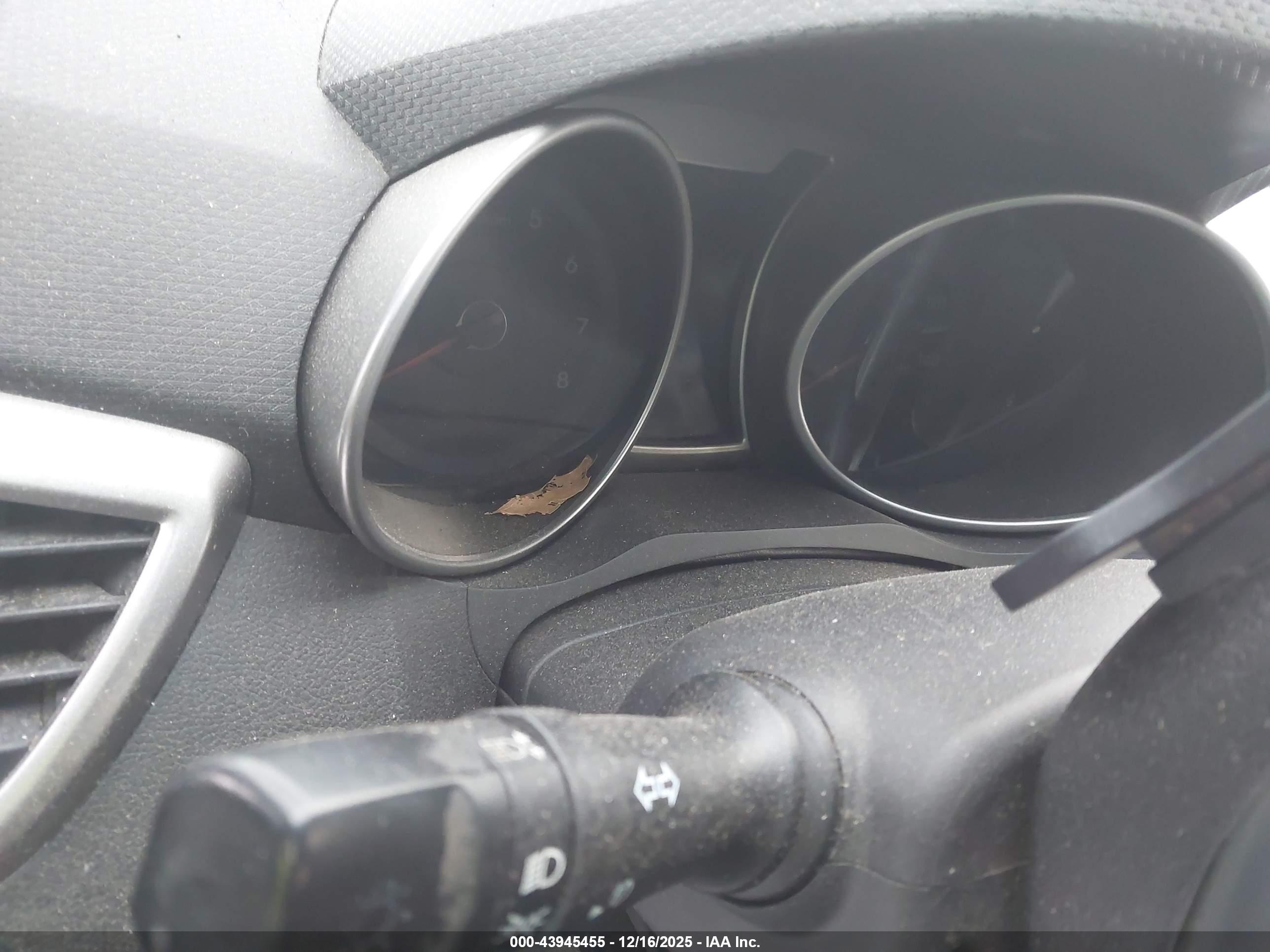 HYUNDAI VELOSTER image 7