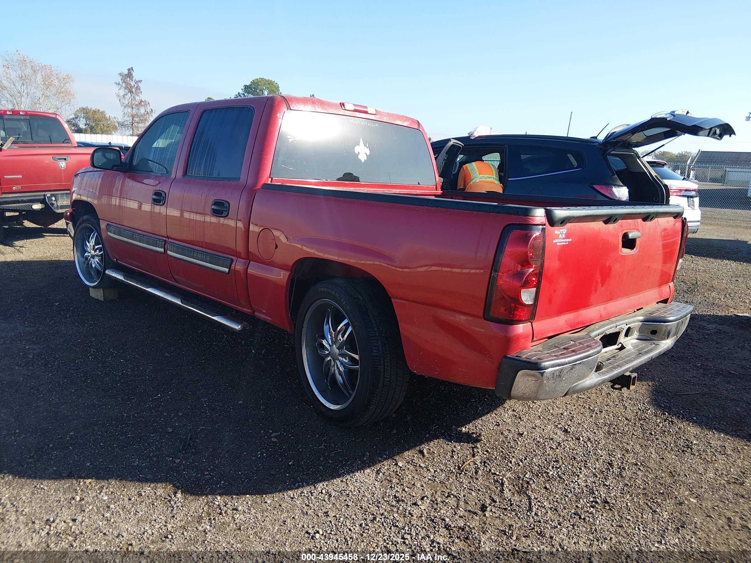 CHEVROLET SILVERADO image 3