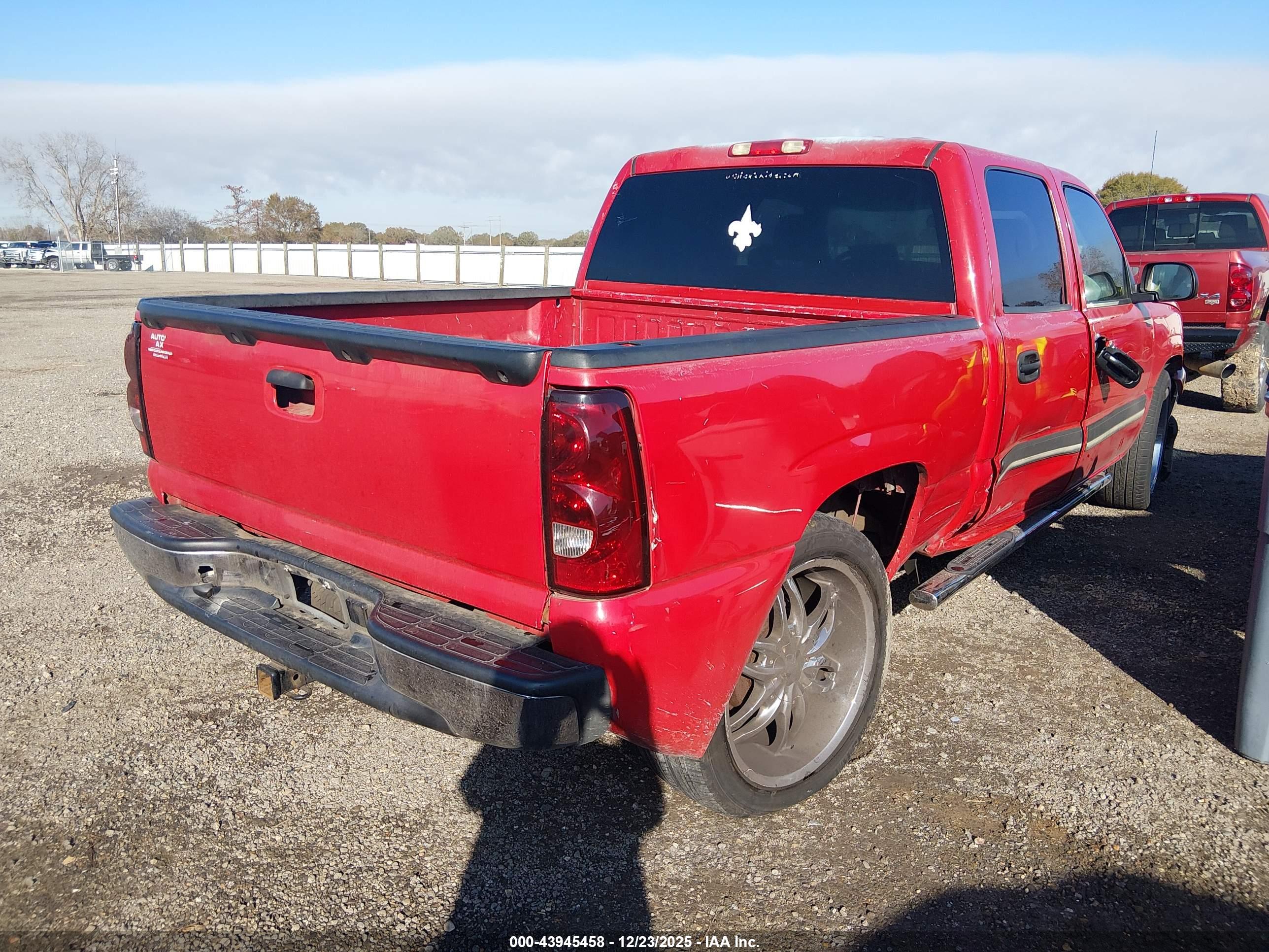 CHEVROLET SILVERADO image 4
