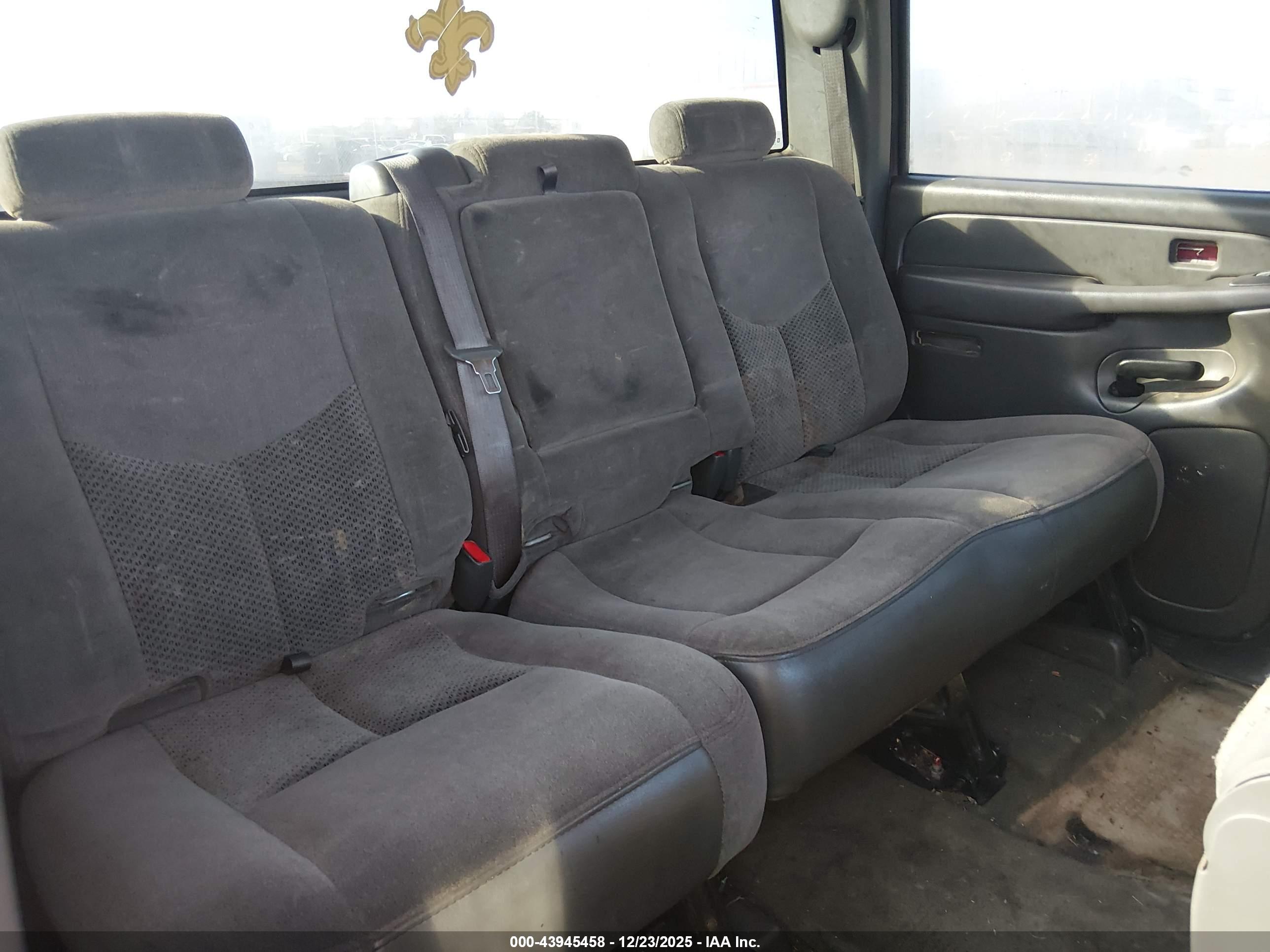 CHEVROLET SILVERADO image 8