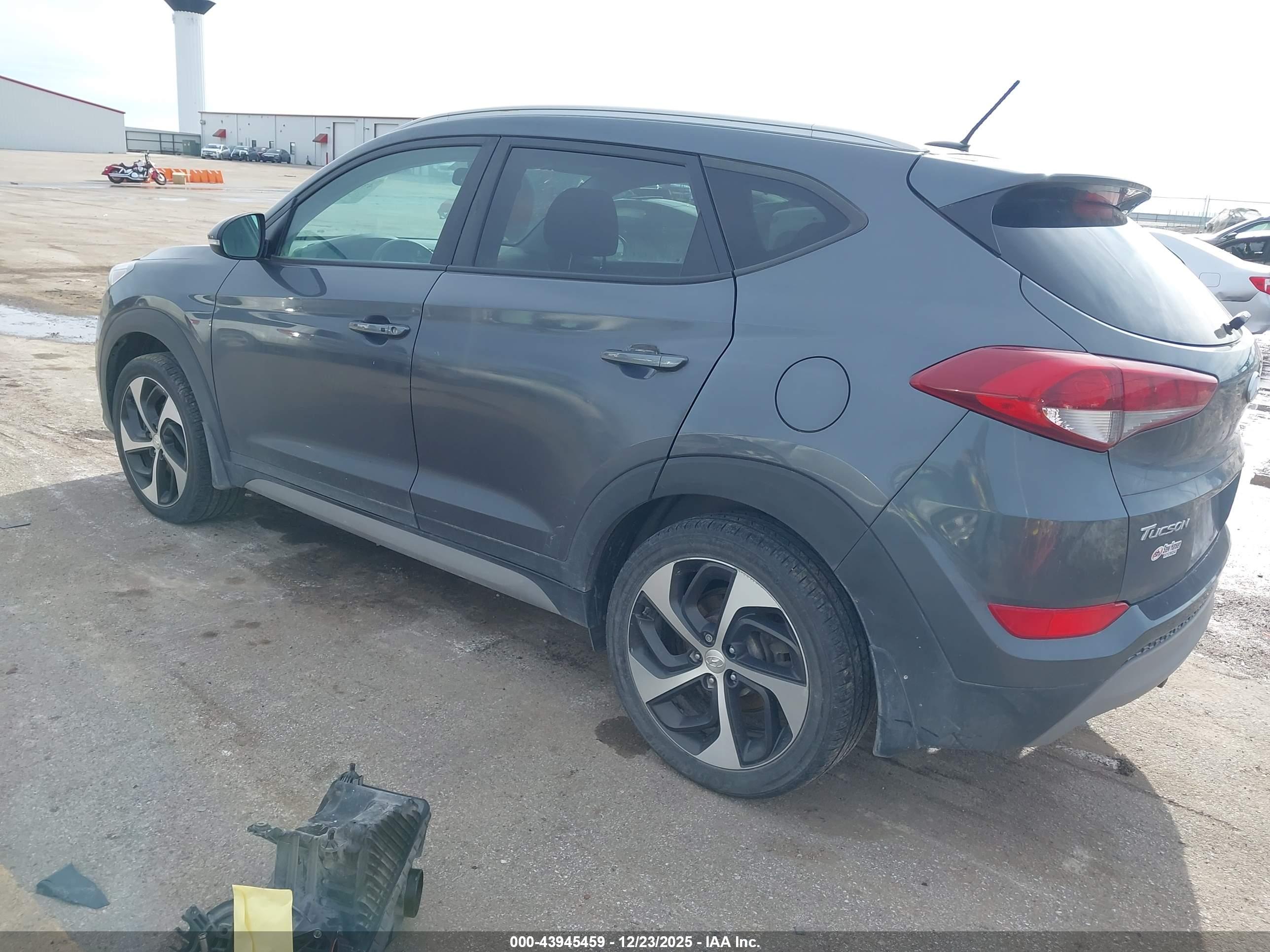 HYUNDAI TUCSON image 3