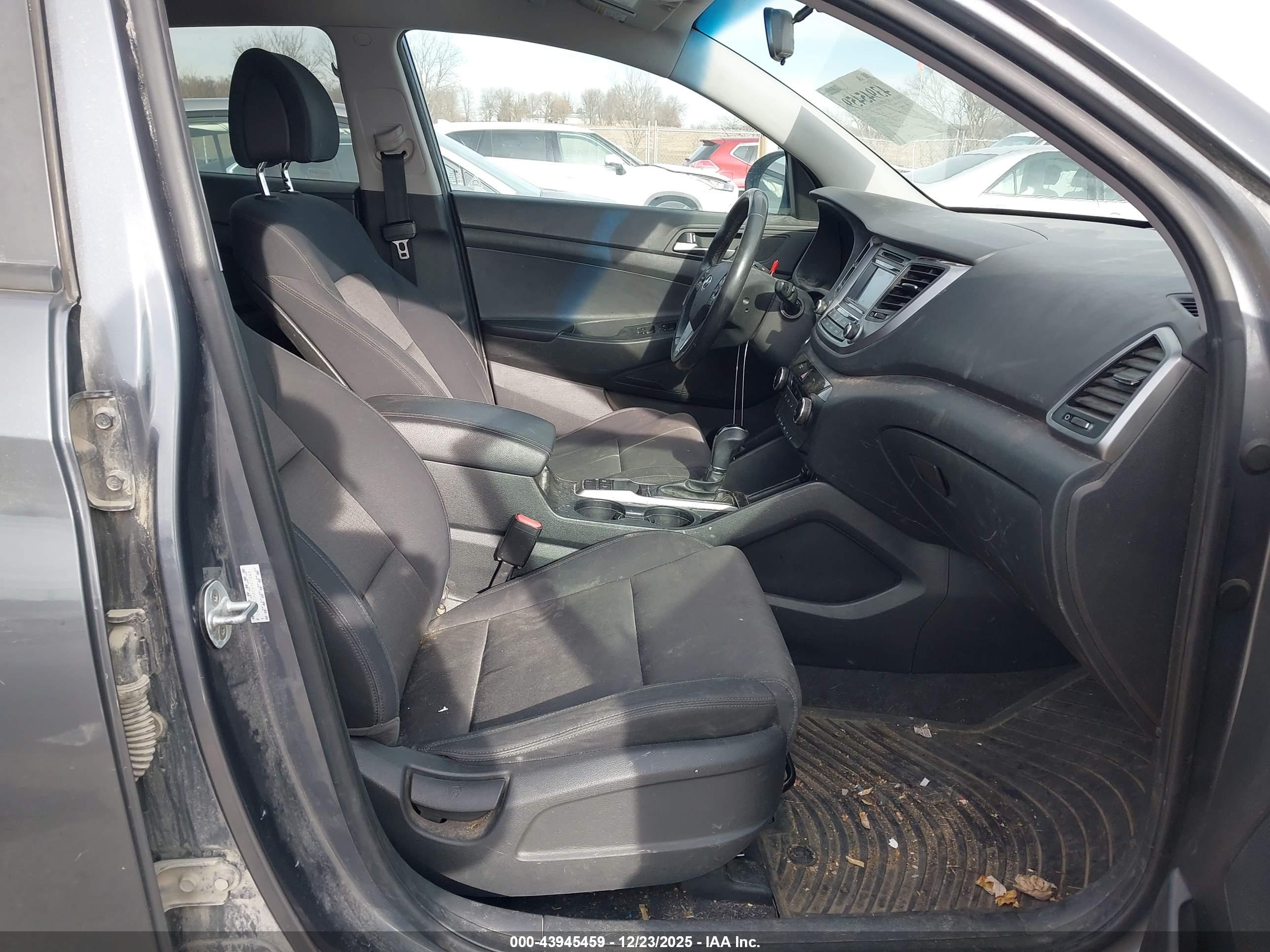 HYUNDAI TUCSON image 5