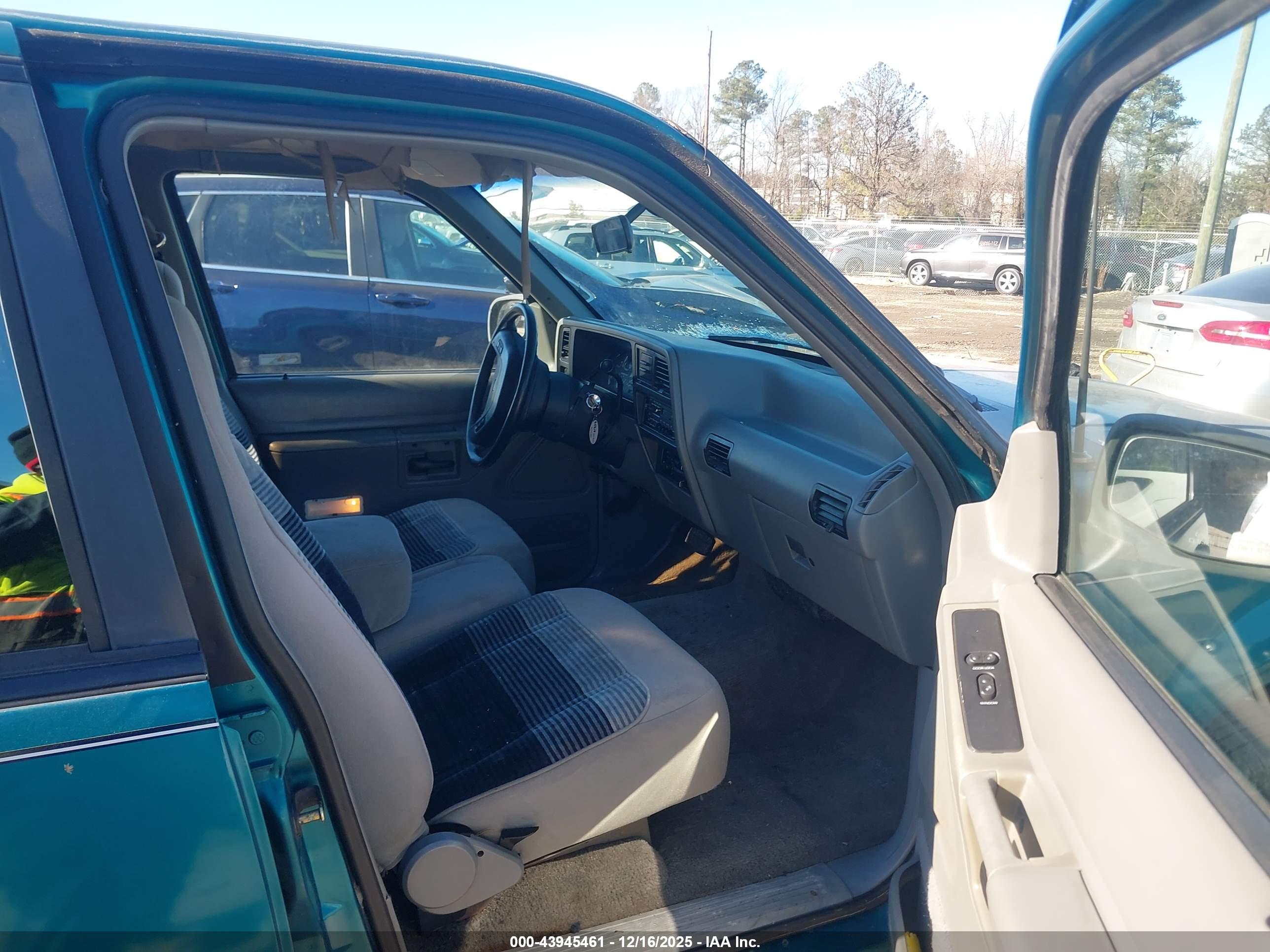 FORD EXPLORER image 5