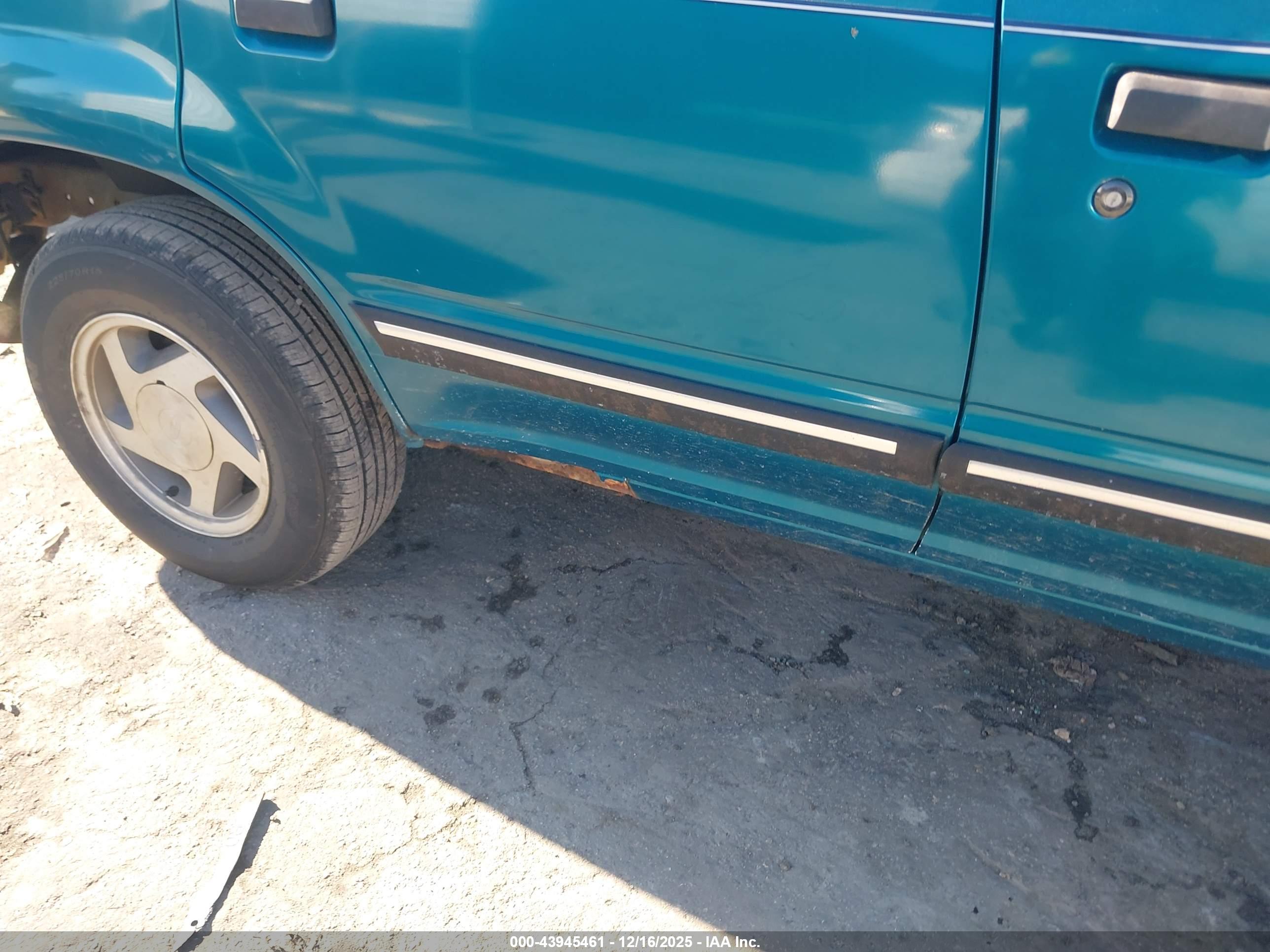 FORD EXPLORER image 6