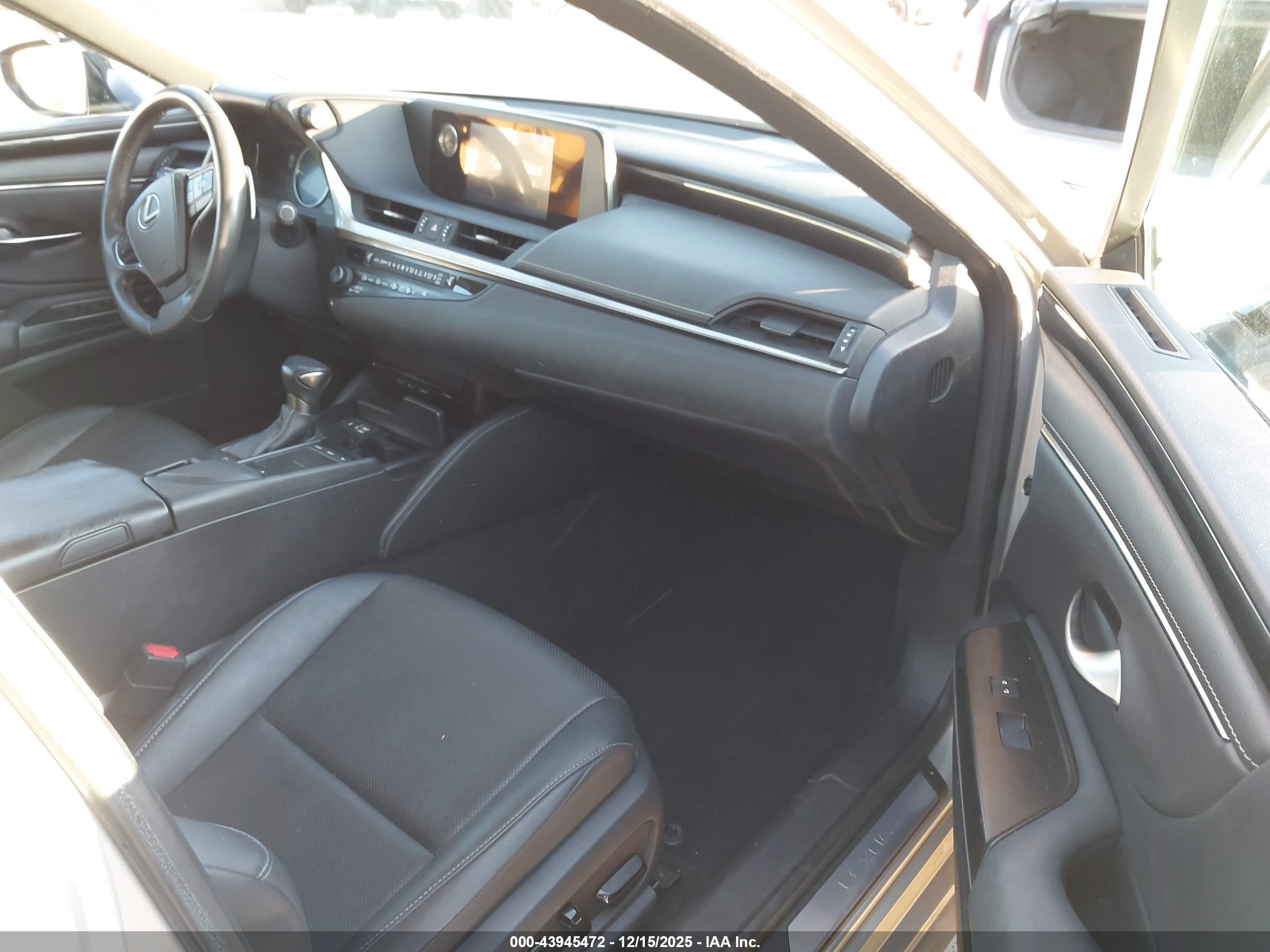 LEXUS ES image 5