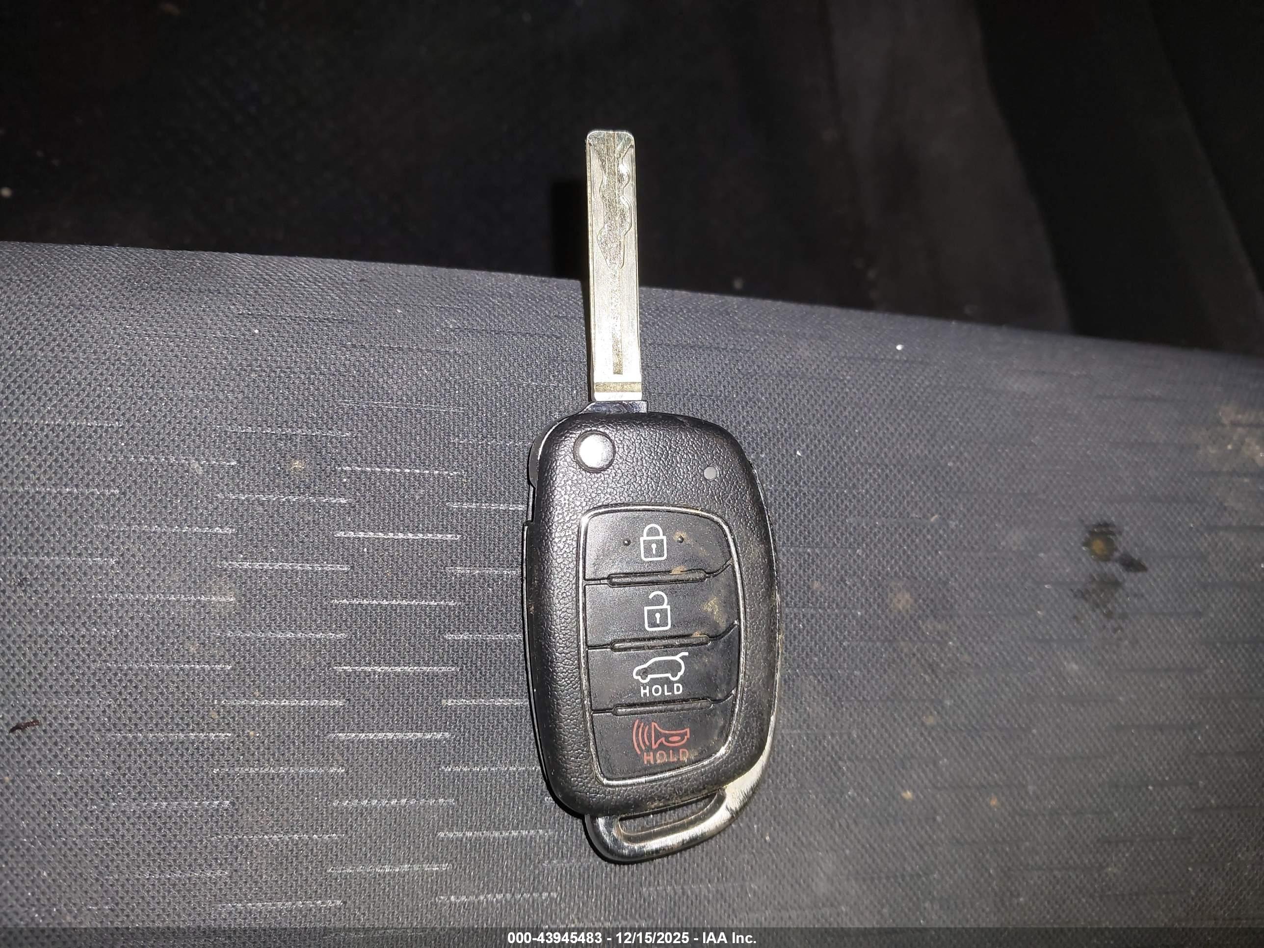 HYUNDAI TUCSON image 11