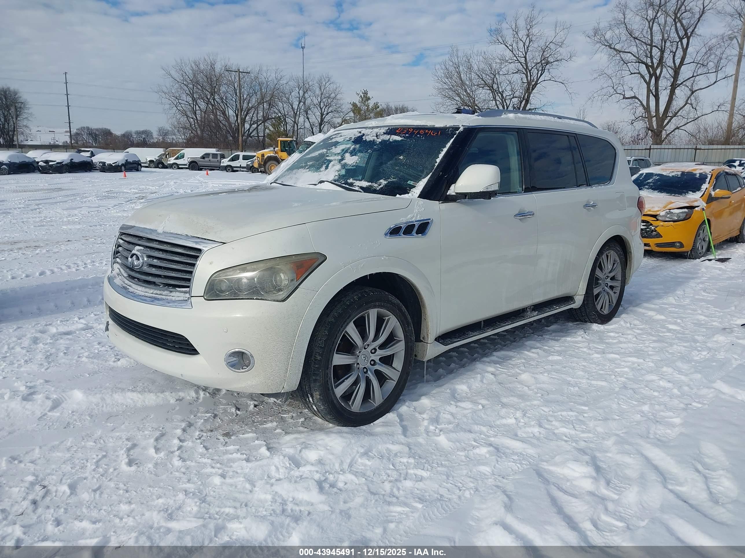 INFINITI QX56 image 2