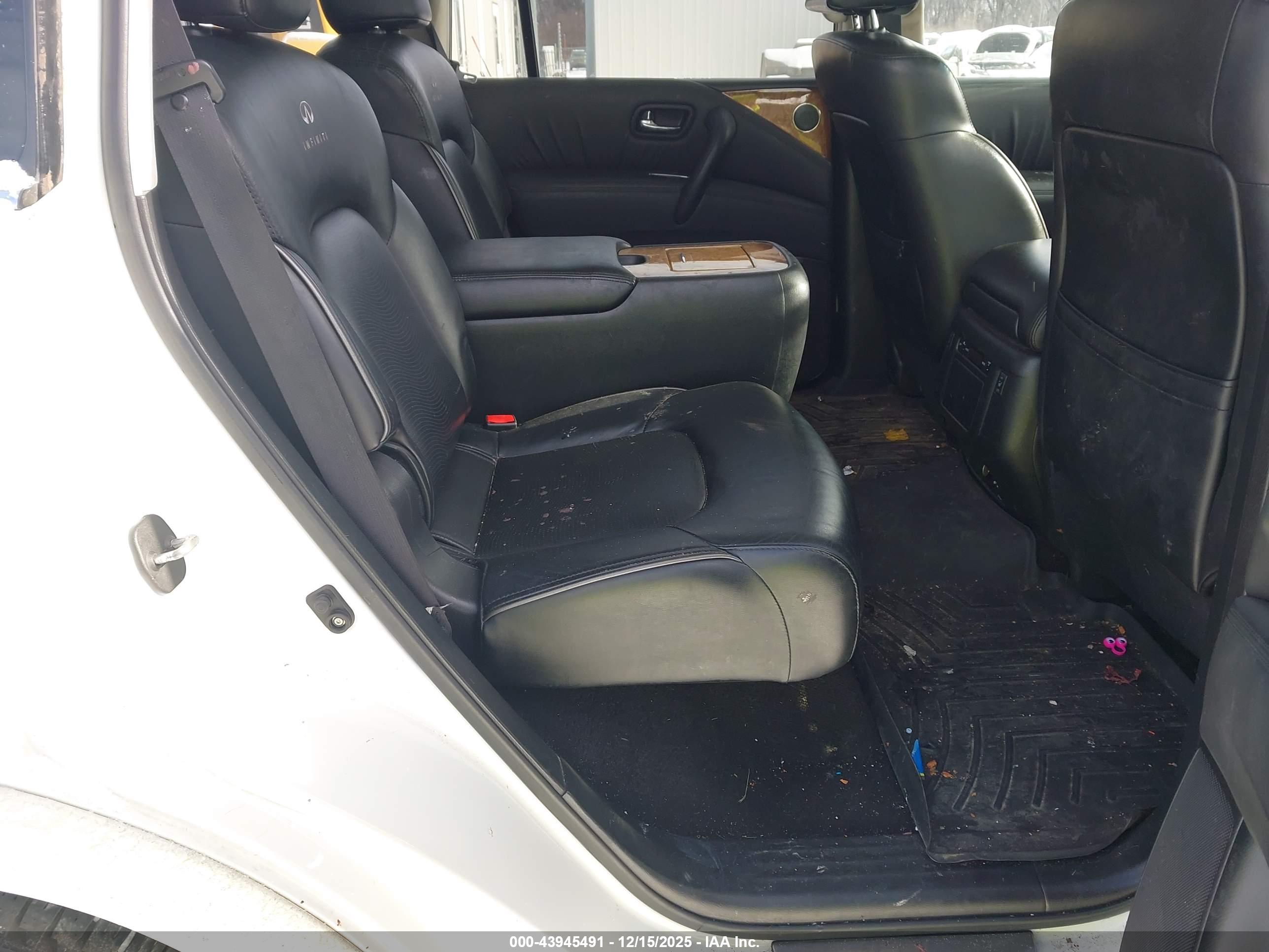 INFINITI QX56 image 8