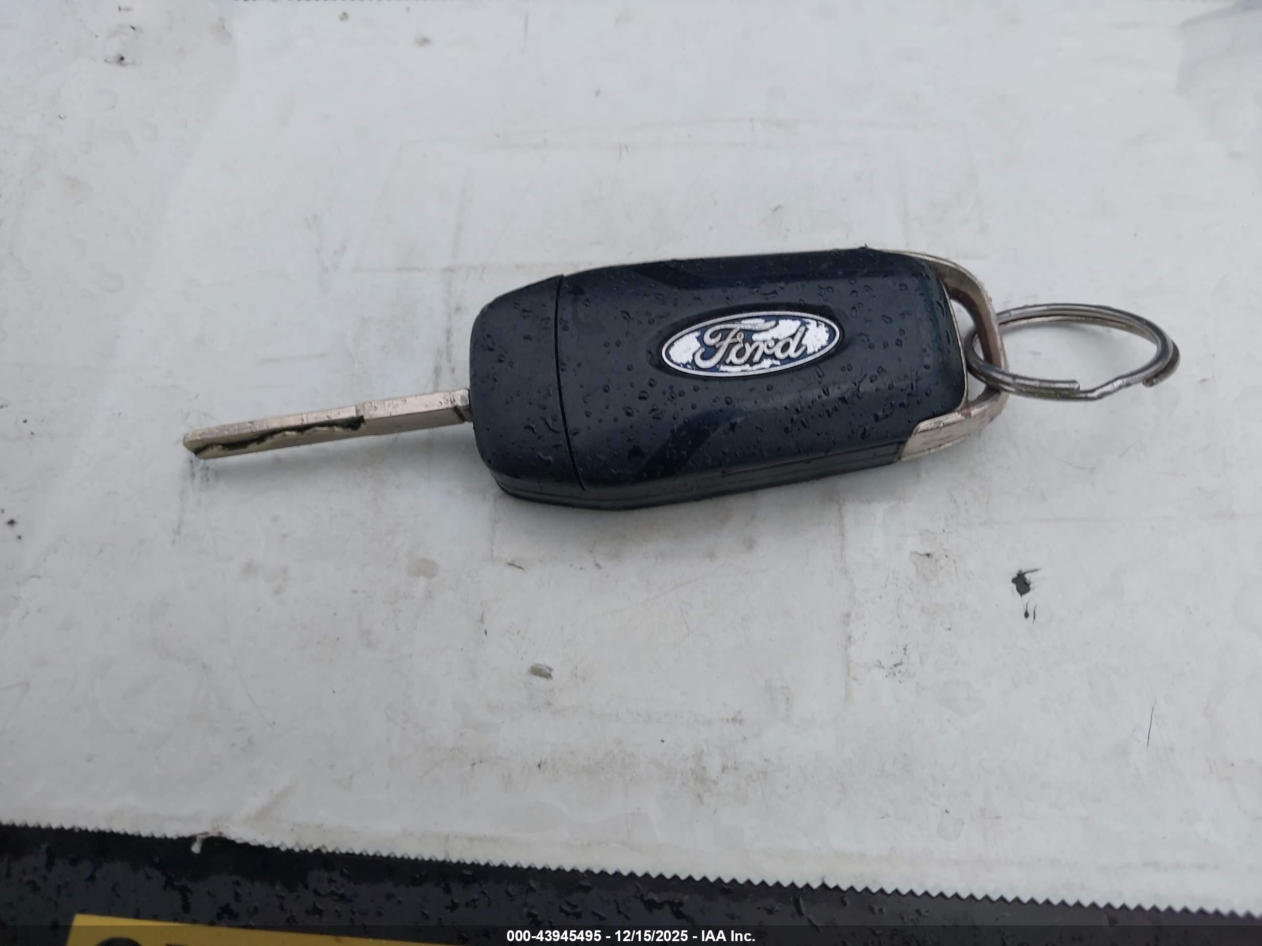 FORD FUSION image 11