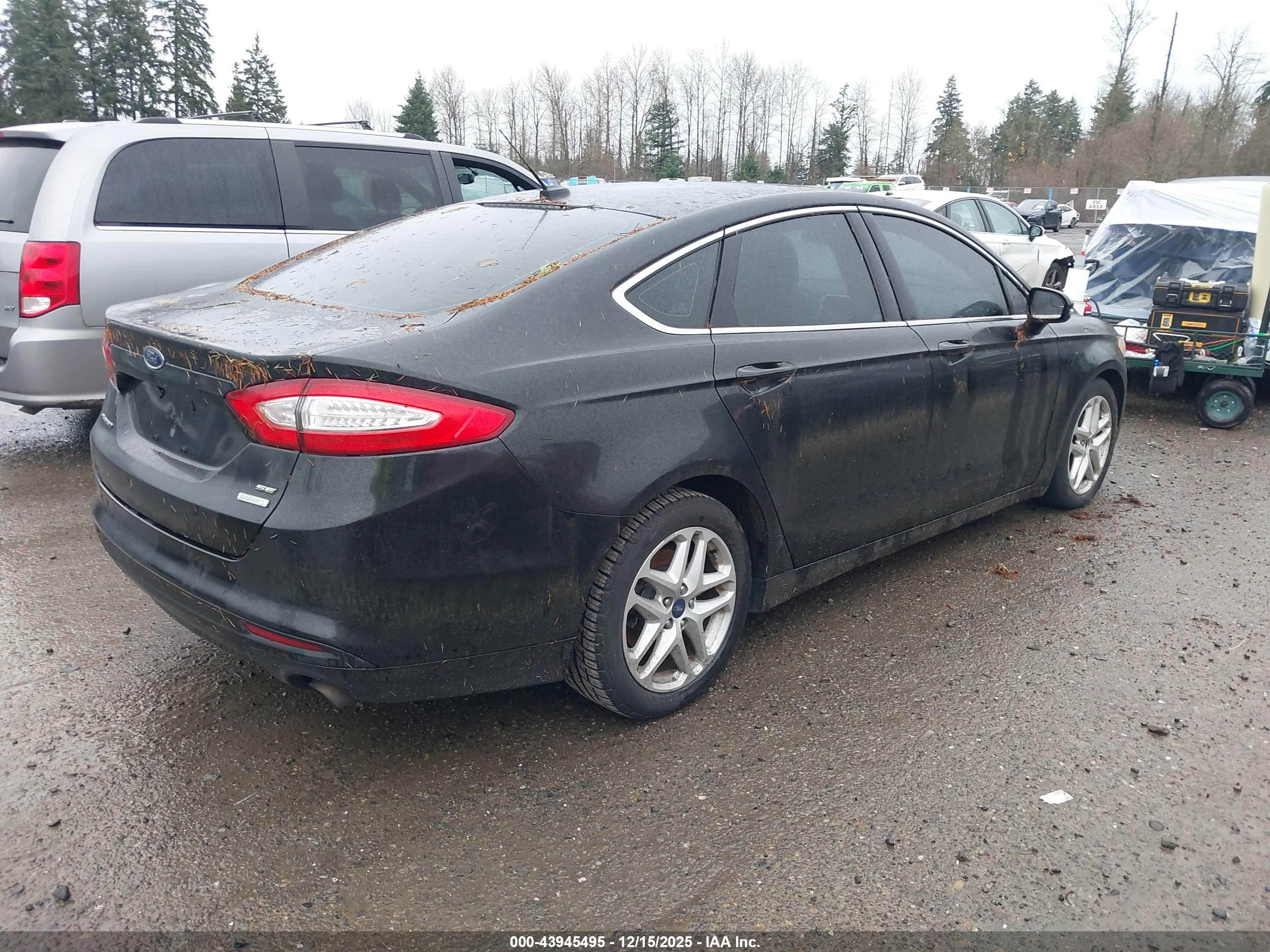 FORD FUSION image 4