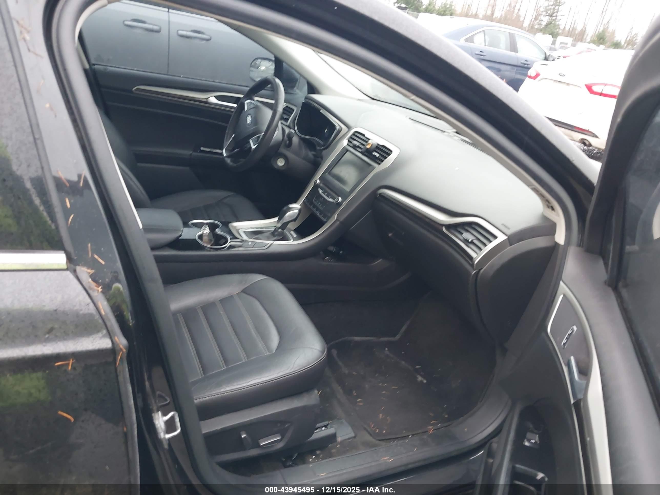 FORD FUSION image 5