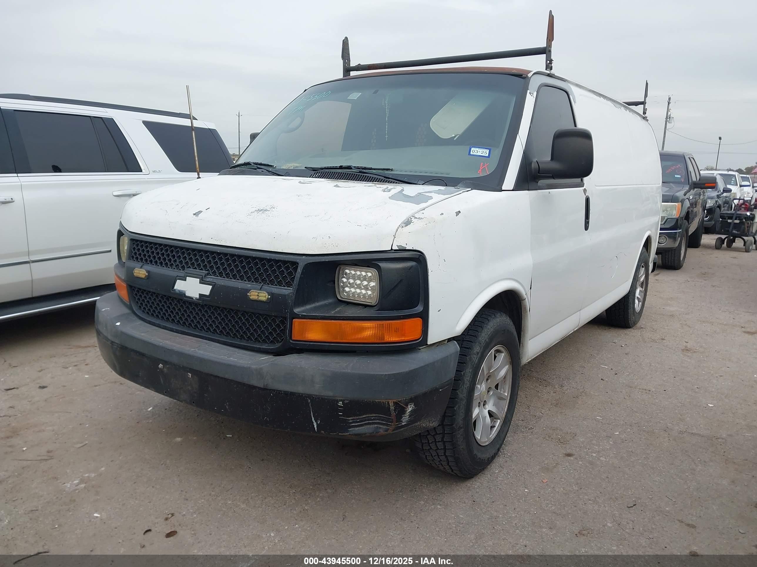 CHEVROLET EXPRESS image 2