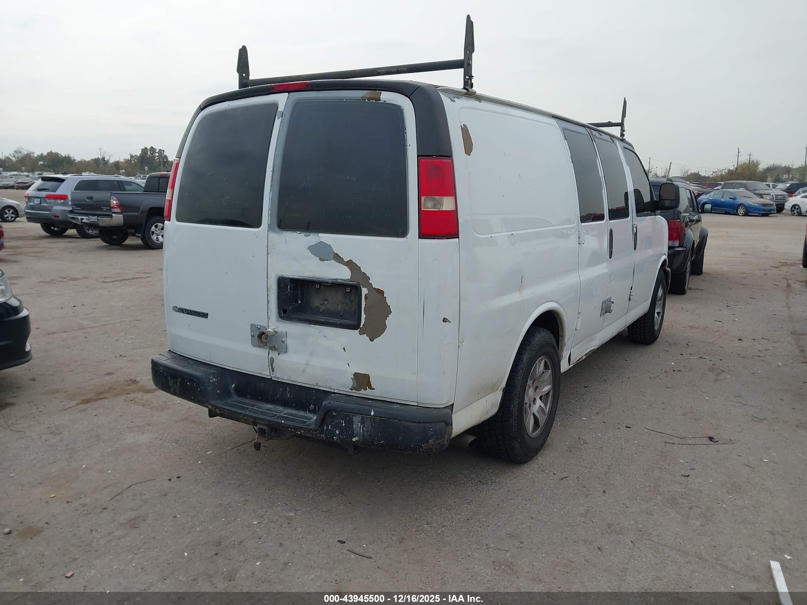 CHEVROLET EXPRESS image 4