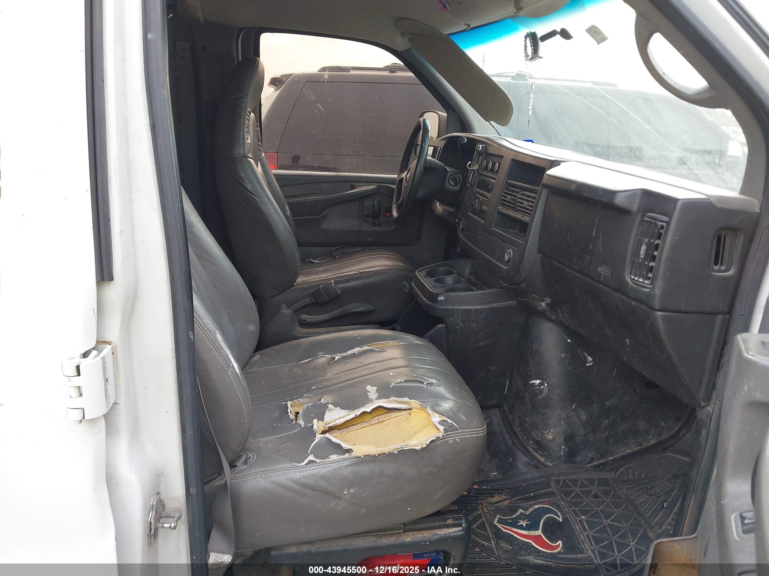 CHEVROLET EXPRESS image 5
