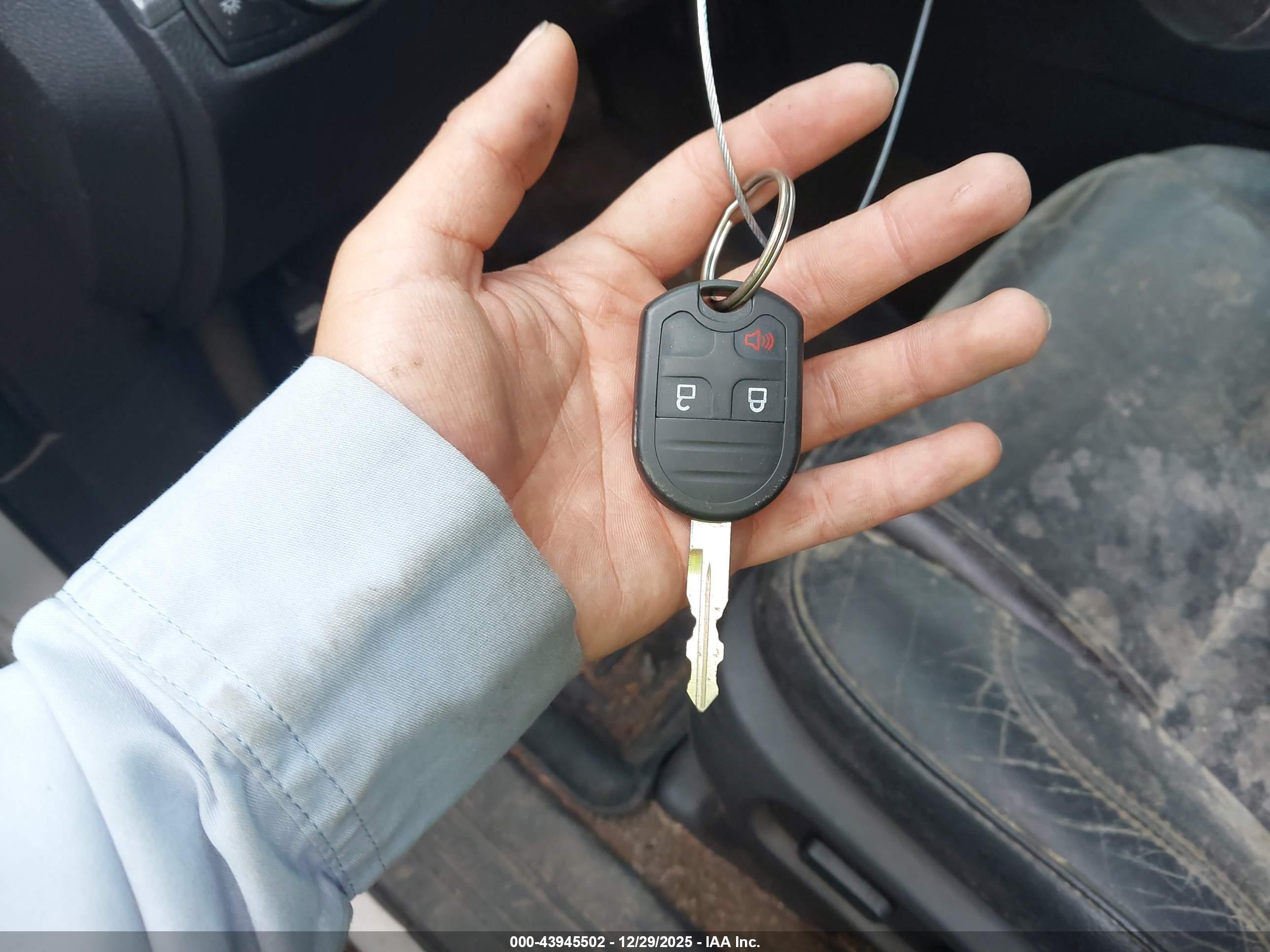 FORD EXPLORER image 11