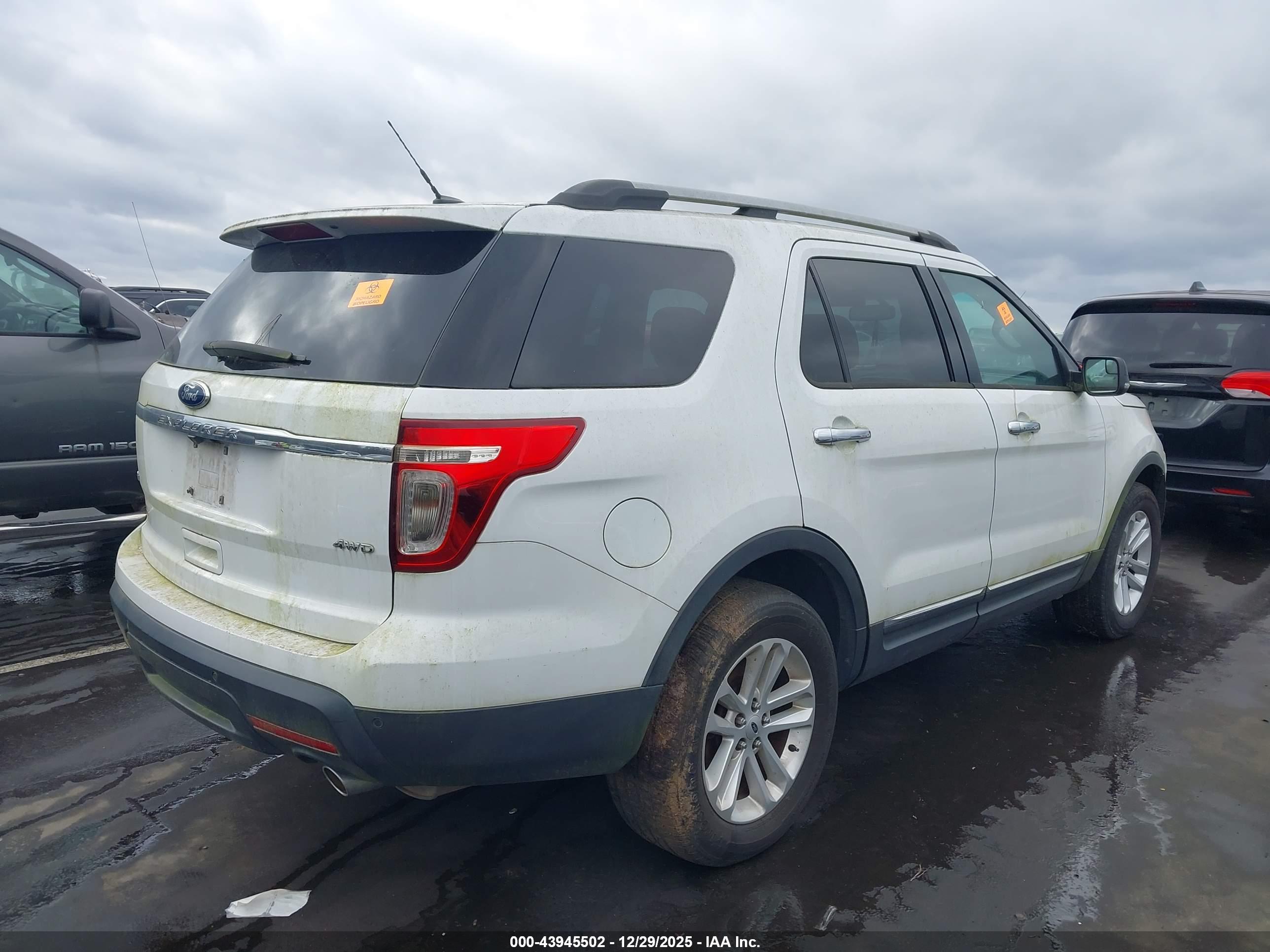 FORD EXPLORER image 4