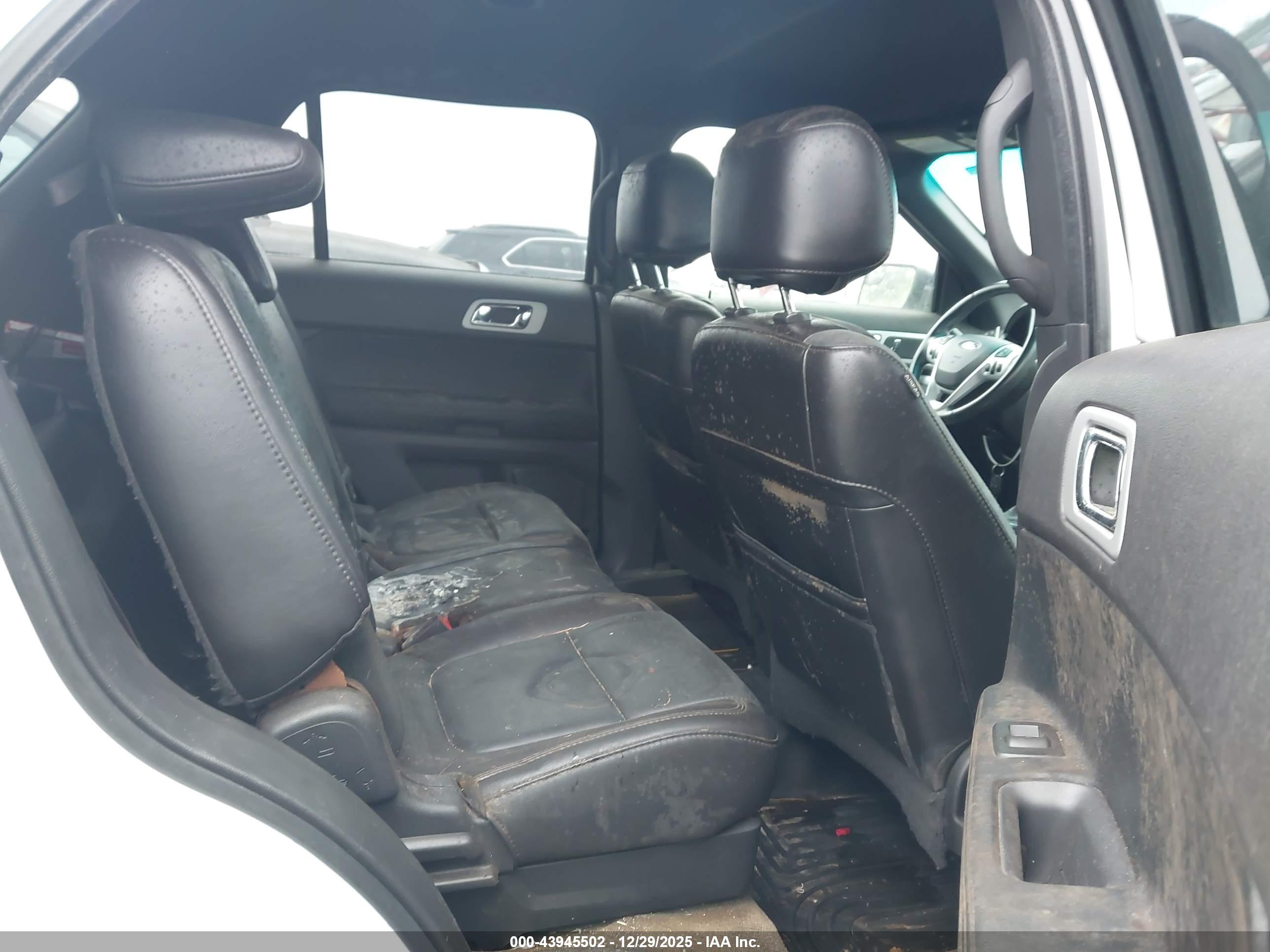 FORD EXPLORER image 8