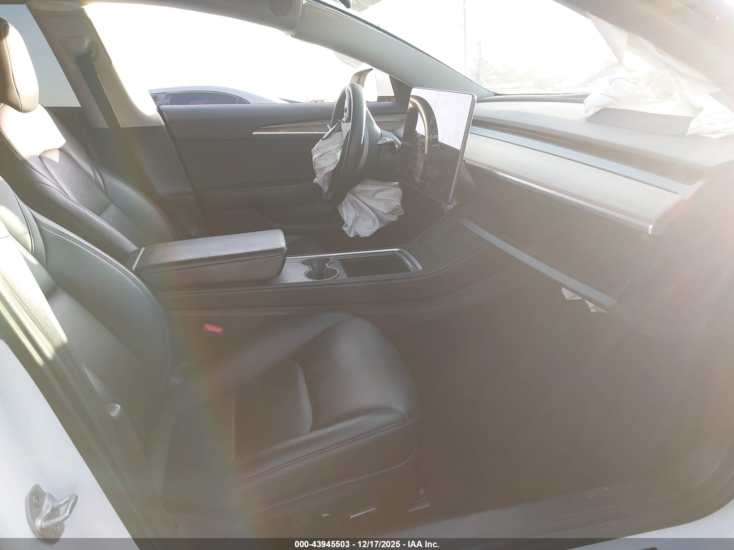 TESLA MODEL image 5