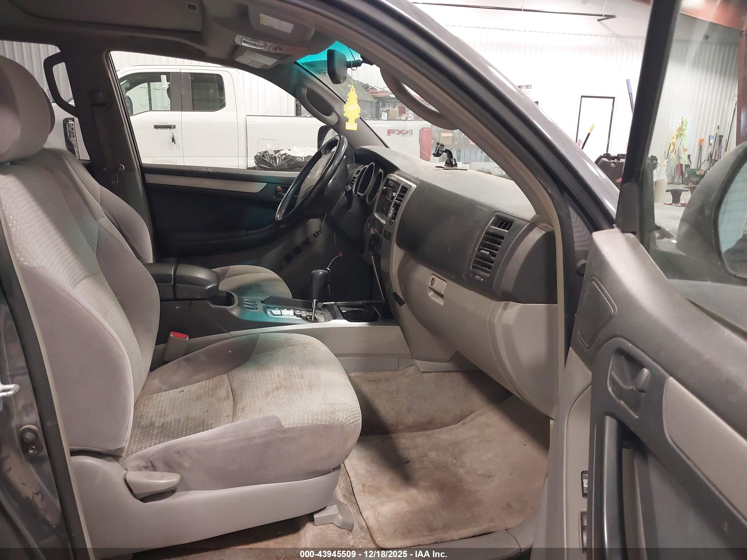 TOYOTA 4RUNNER image 5