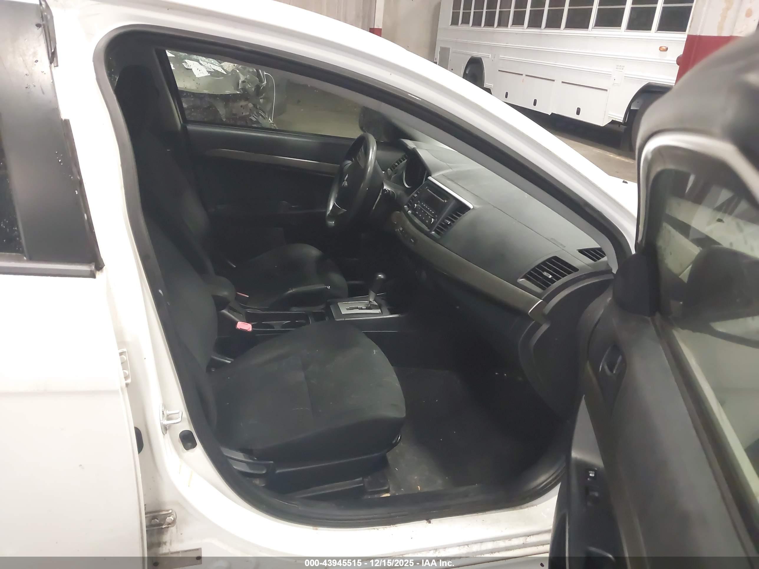 MITSUBISHI LANCER image 5
