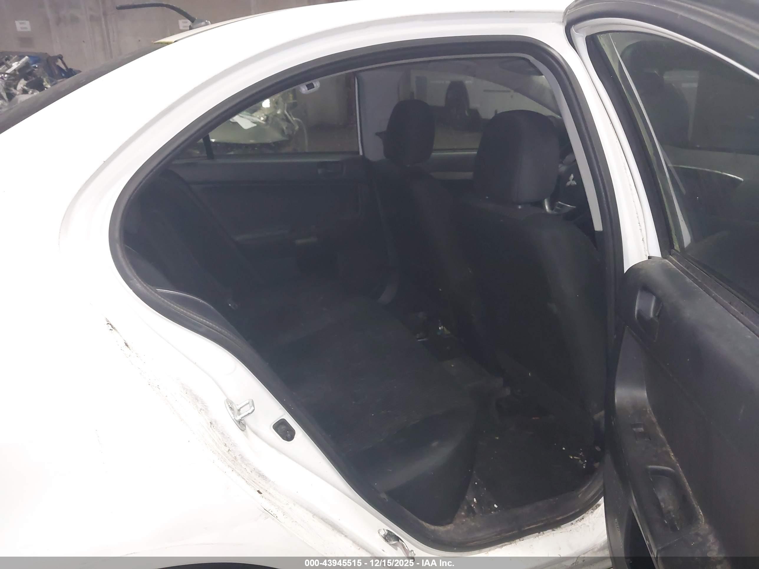 MITSUBISHI LANCER image 8