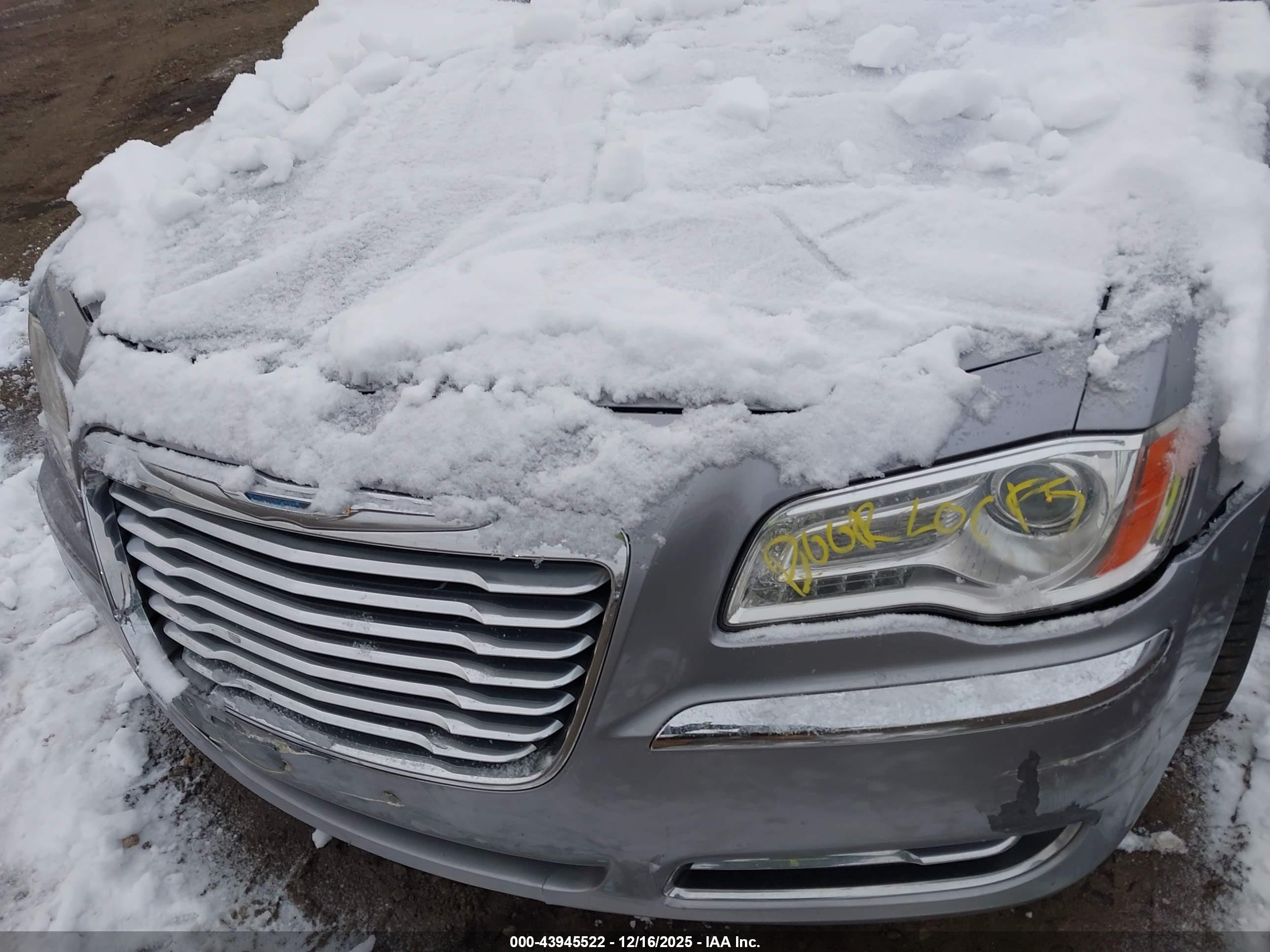 CHRYSLER 300 image 10