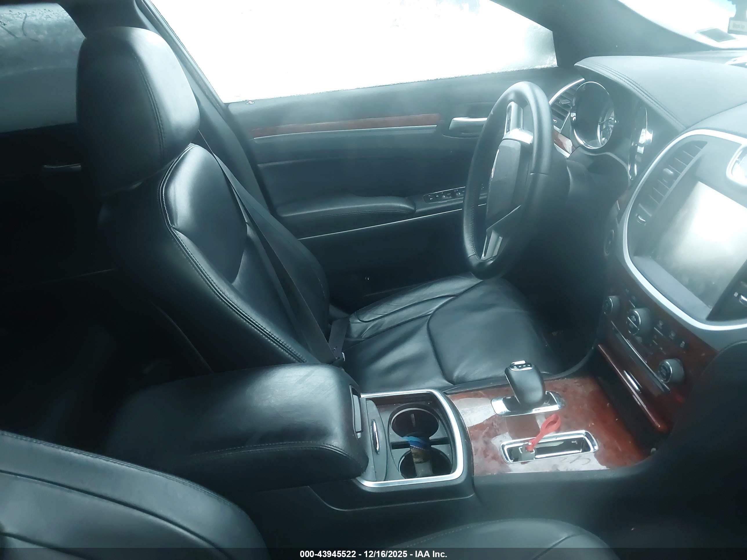 CHRYSLER 300 image 5