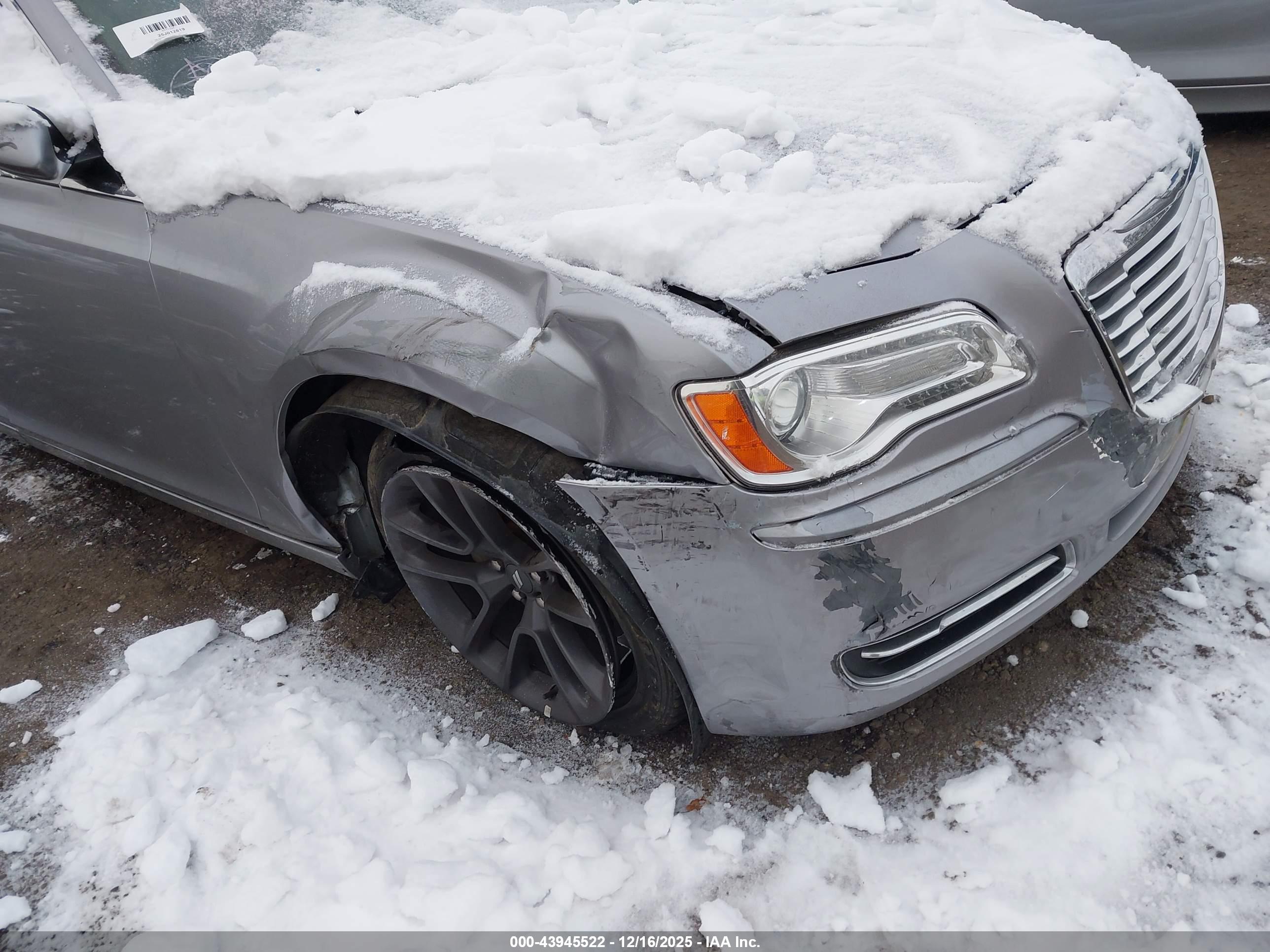 CHRYSLER 300 image 6