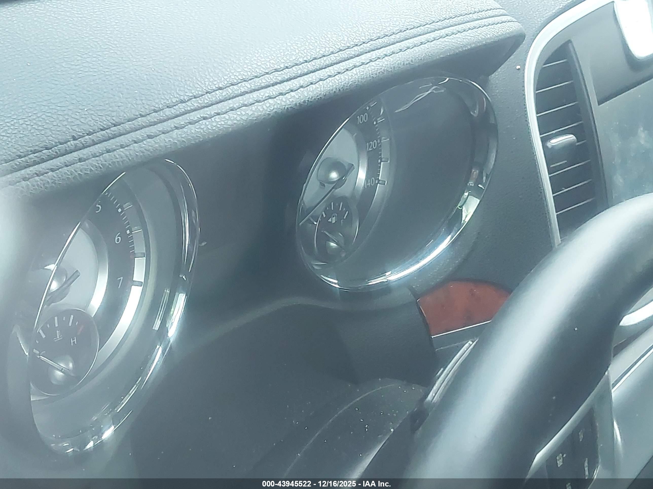 CHRYSLER 300 image 7