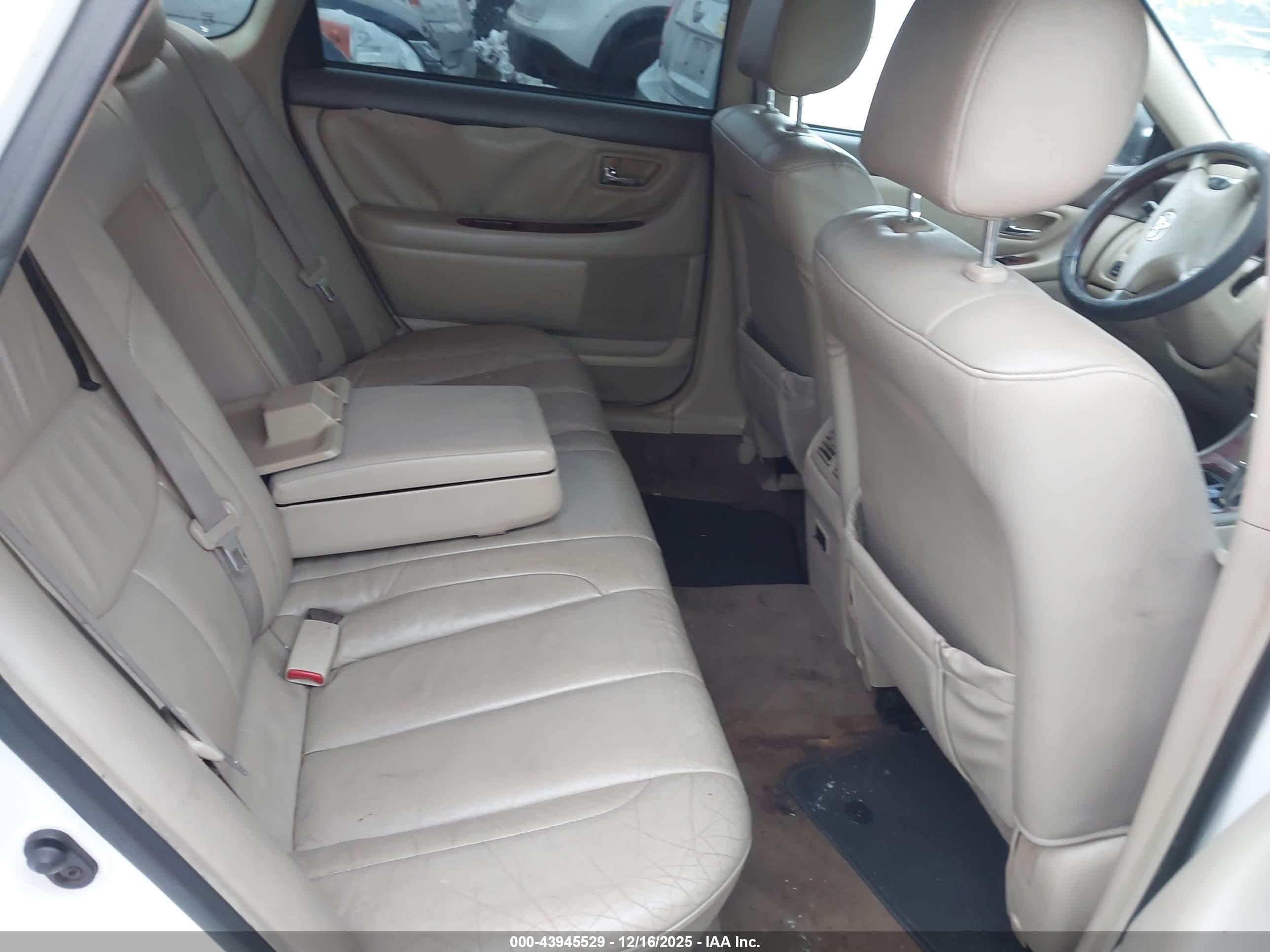TOYOTA AVALON image 8