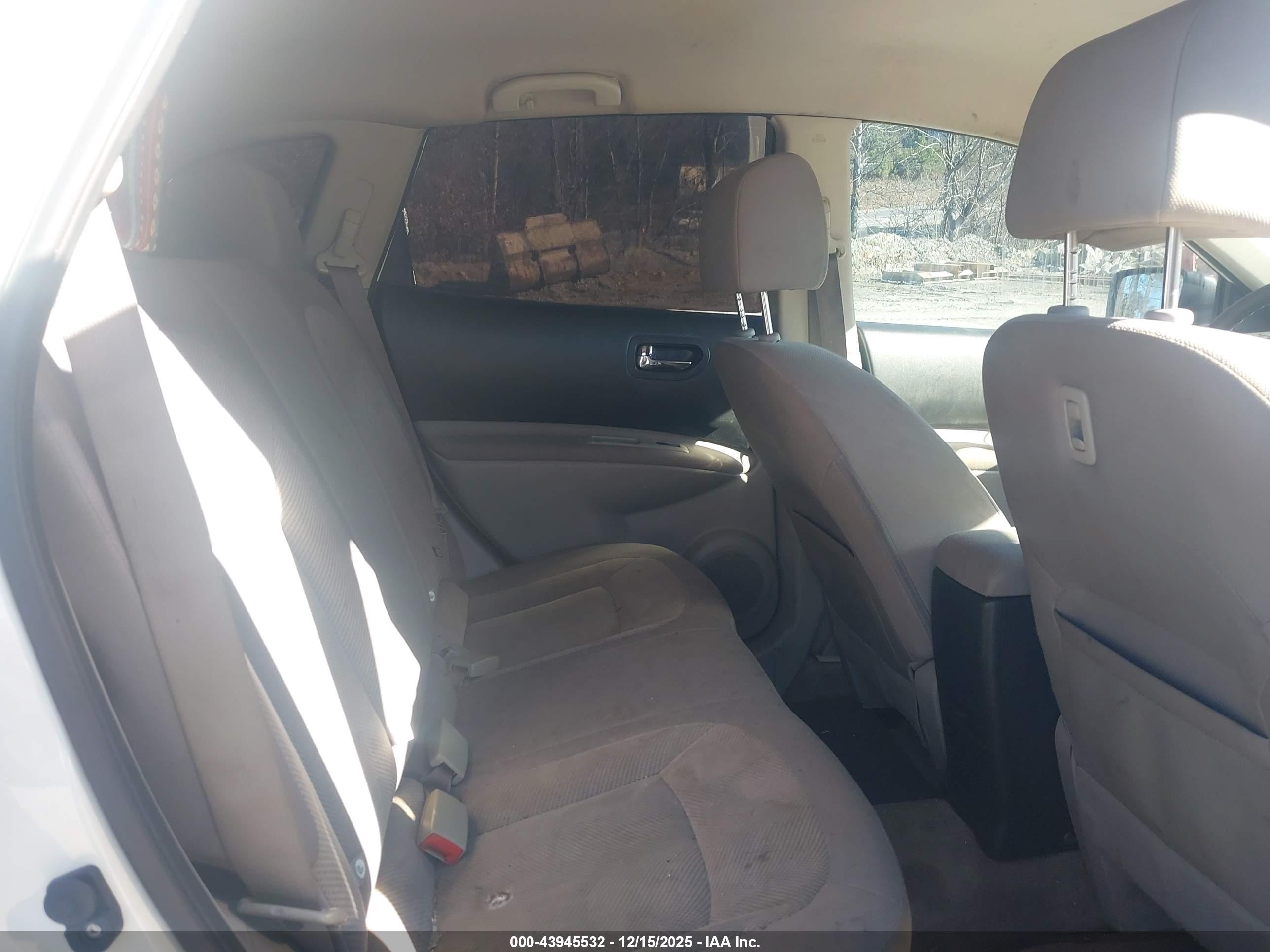 NISSAN ROGUE image 8