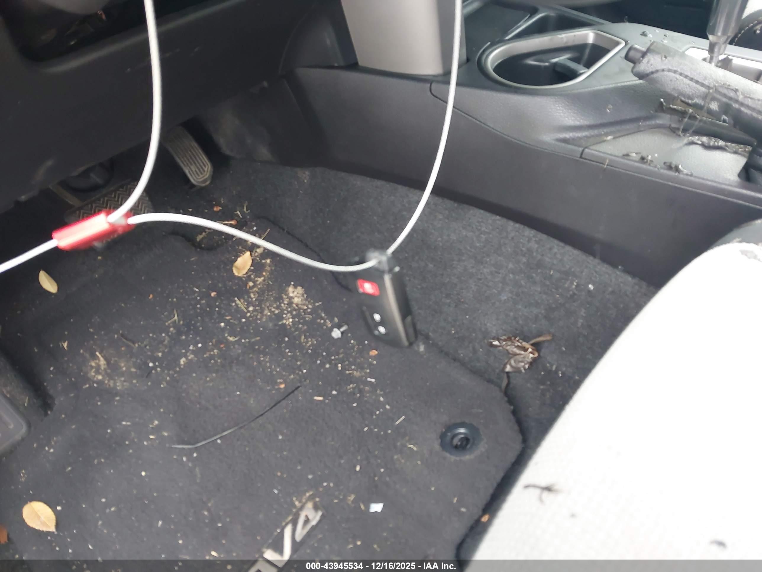 TOYOTA RAV4 image 11