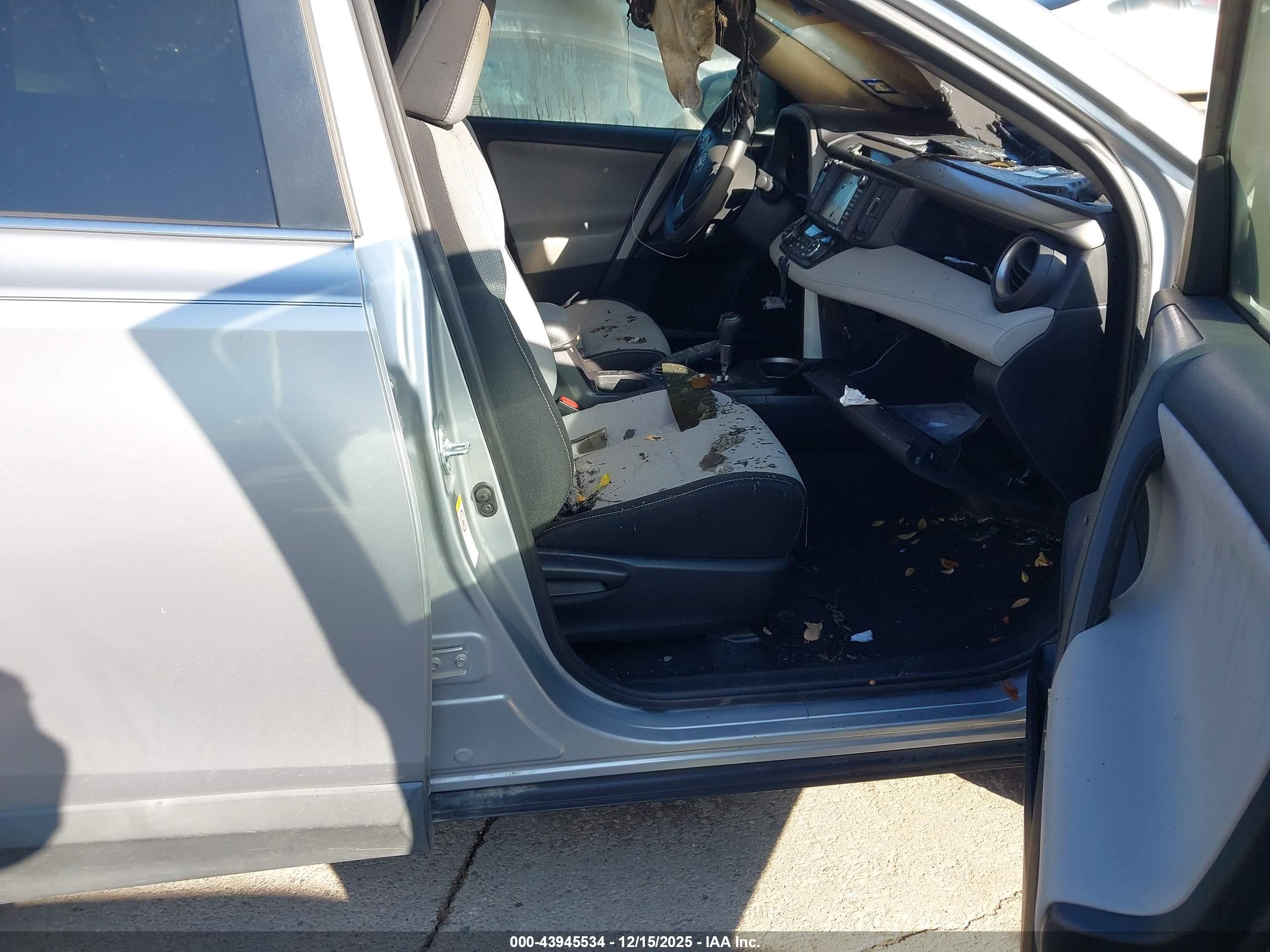 TOYOTA RAV4 image 5