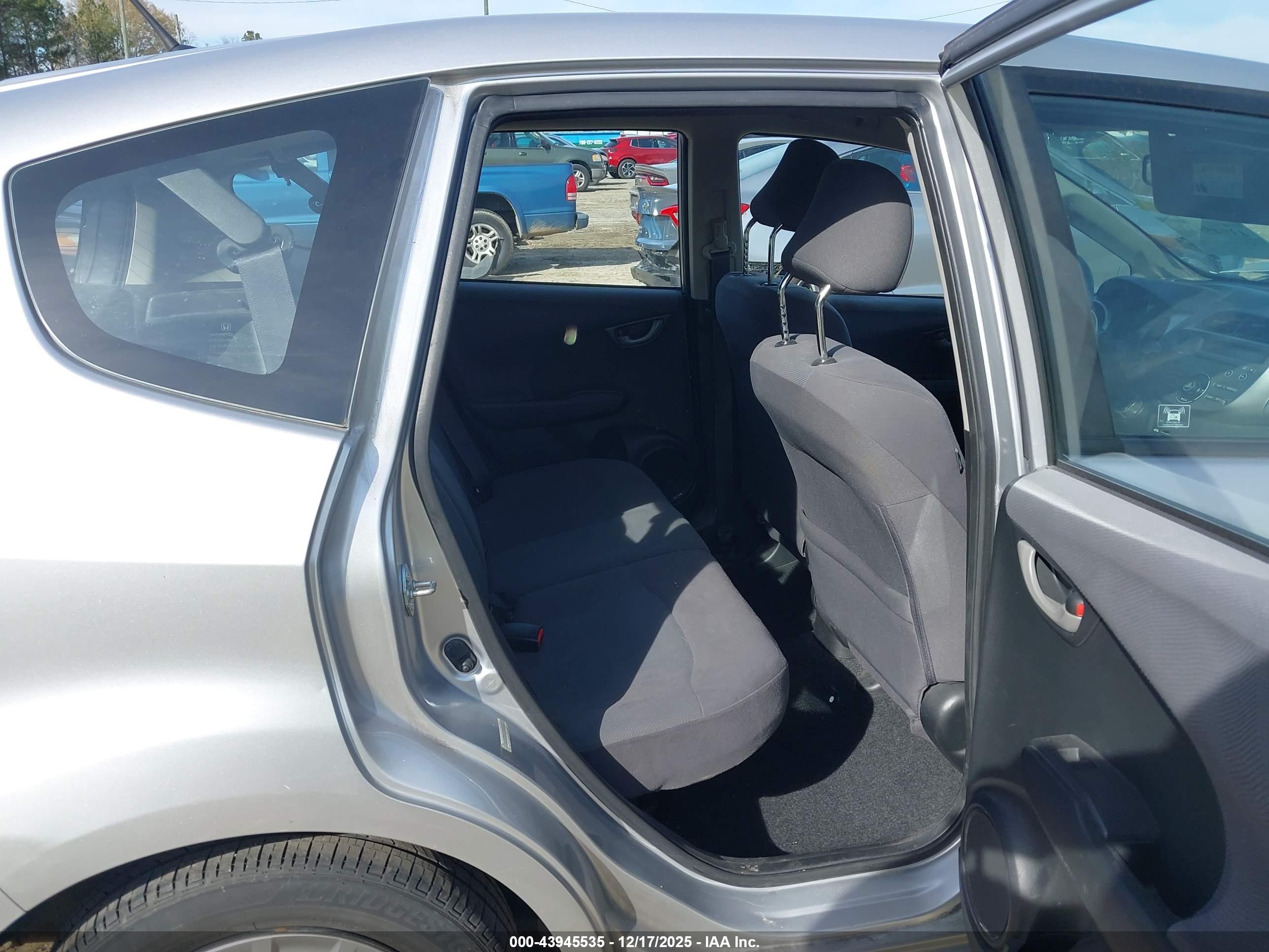HONDA FIT image 8