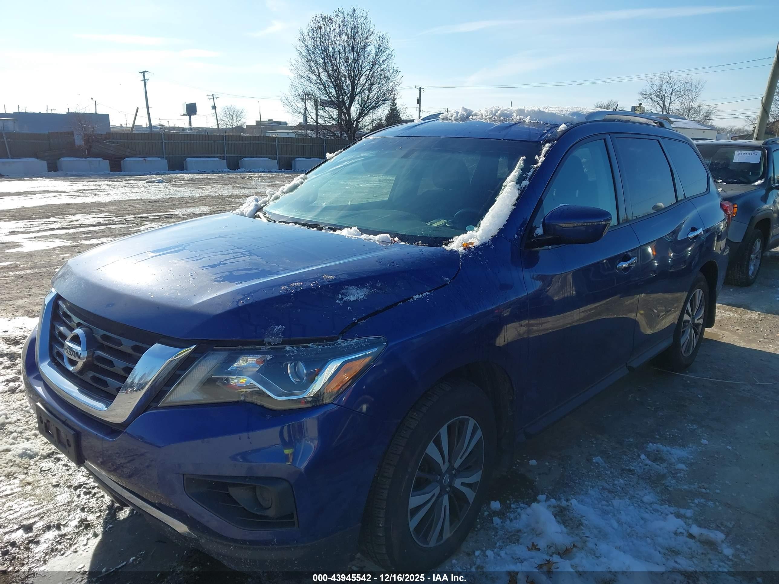 NISSAN PATHFINDER image 2
