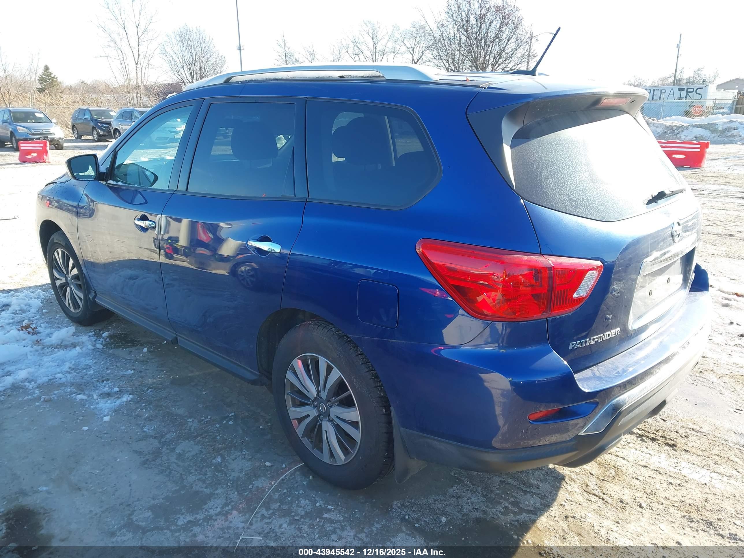 NISSAN PATHFINDER image 3