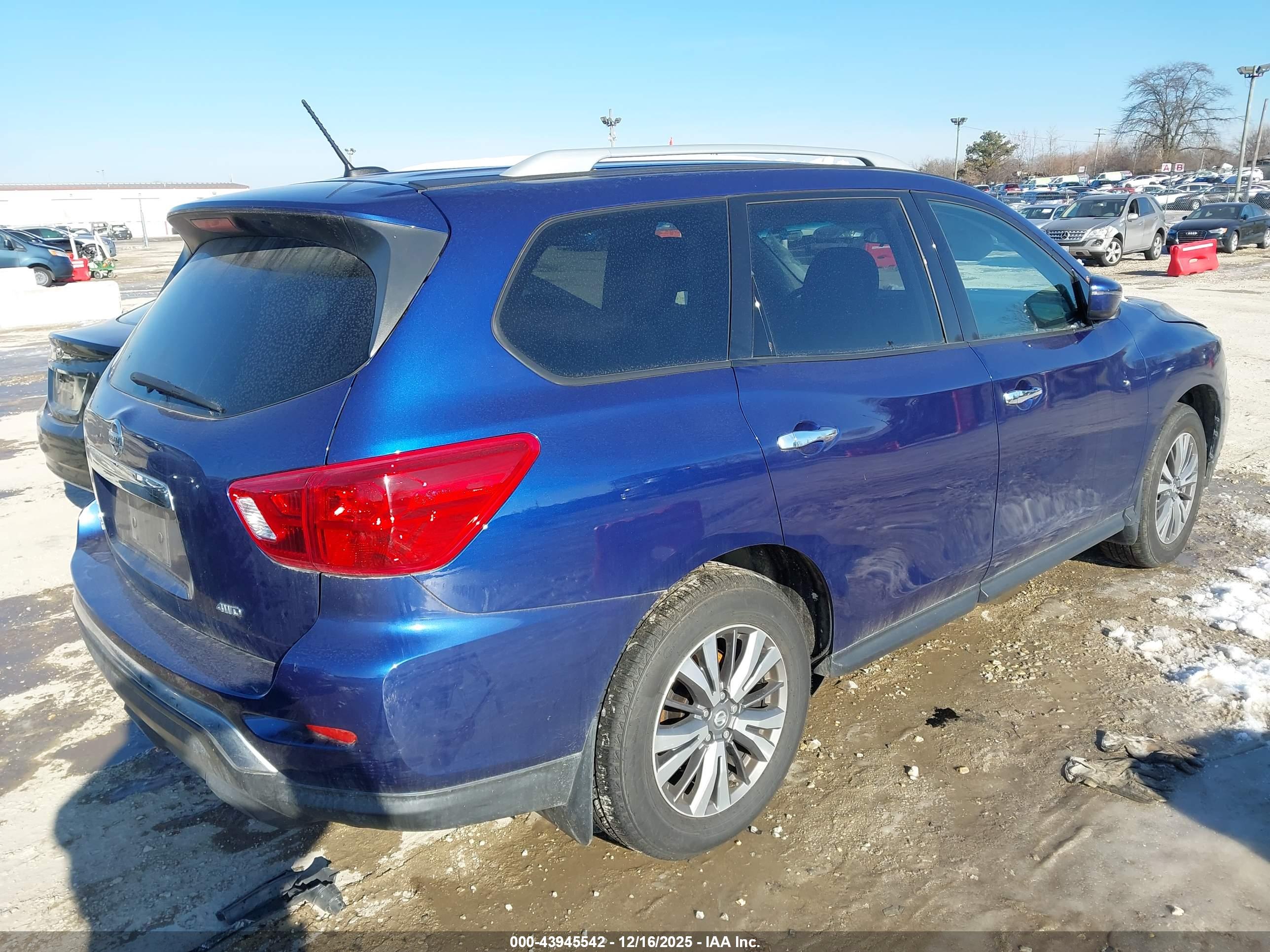 NISSAN PATHFINDER image 4