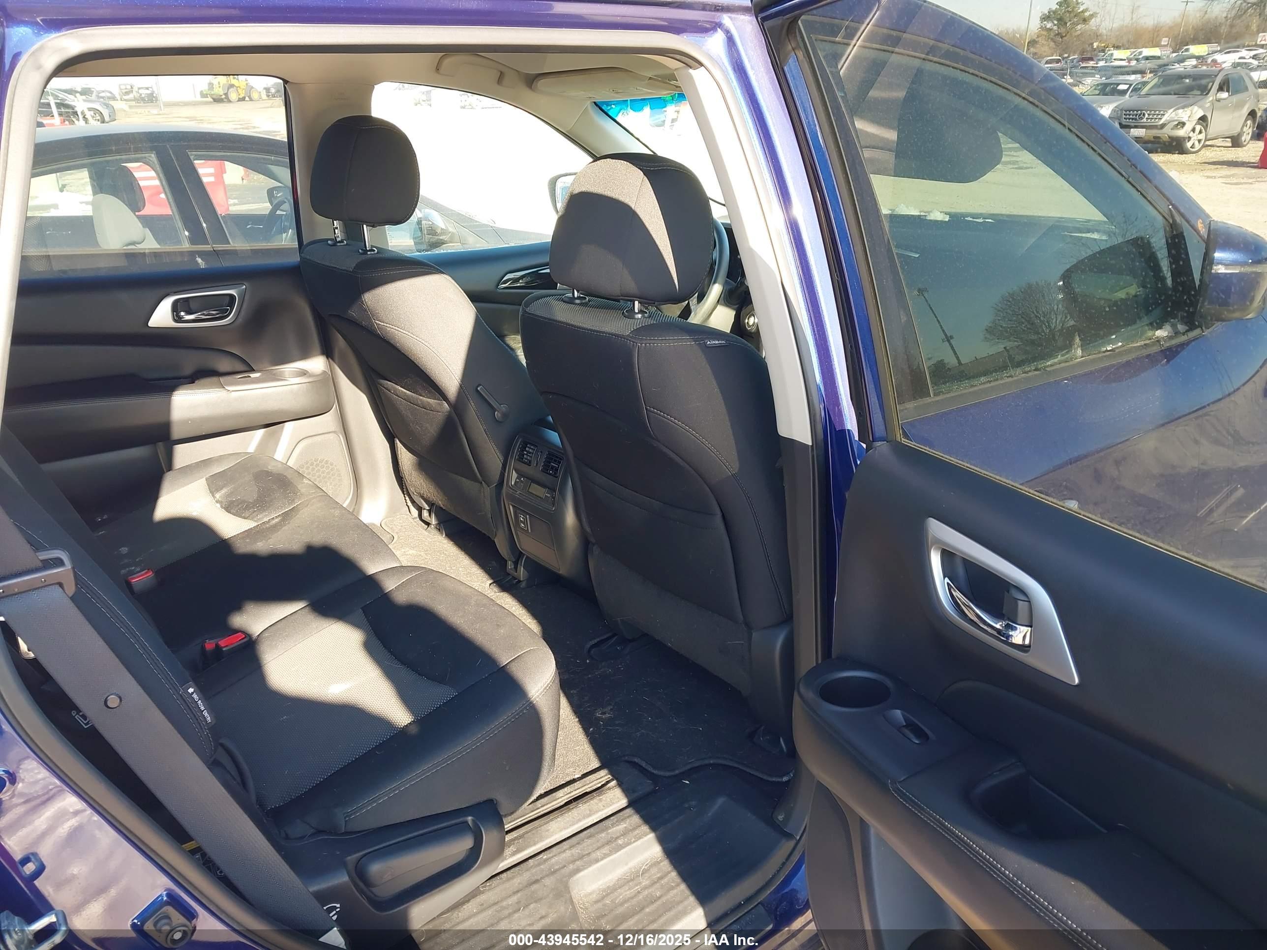 NISSAN PATHFINDER image 8
